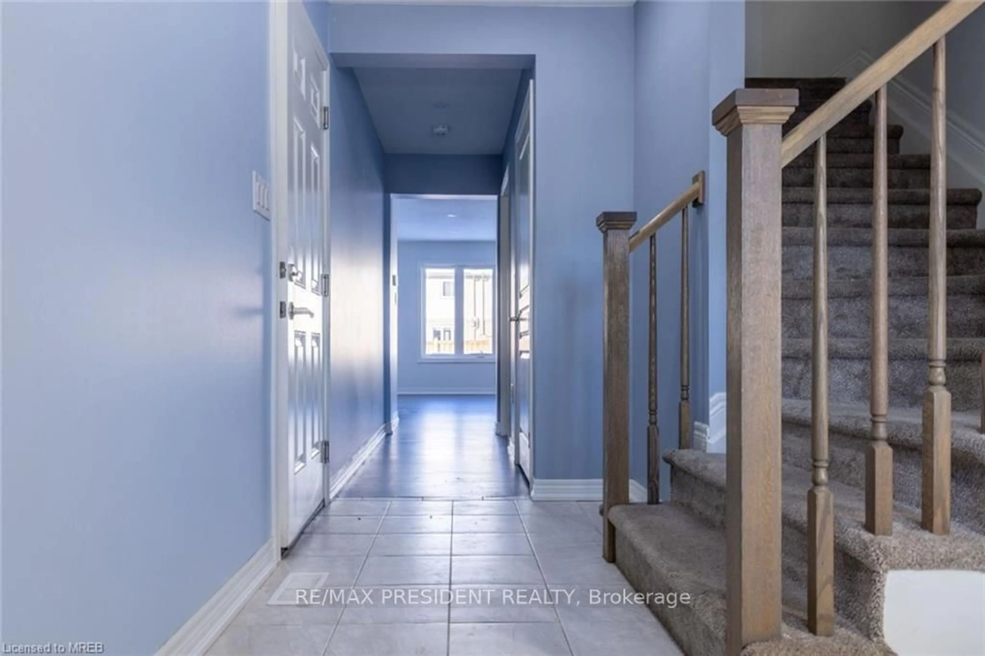 Indoor foyer for 80 Monarch St, Welland Ontario L3C 0E6