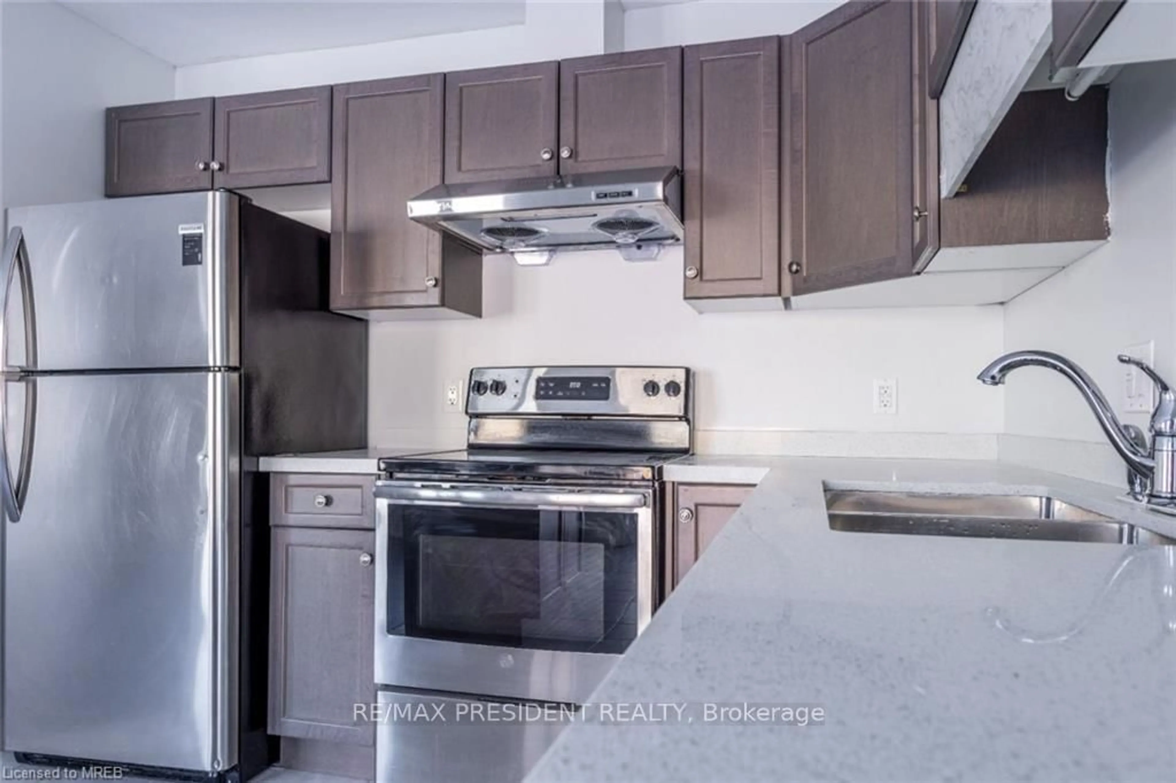 Standard kitchen, unknown for 80 Monarch St, Welland Ontario L3C 0E6