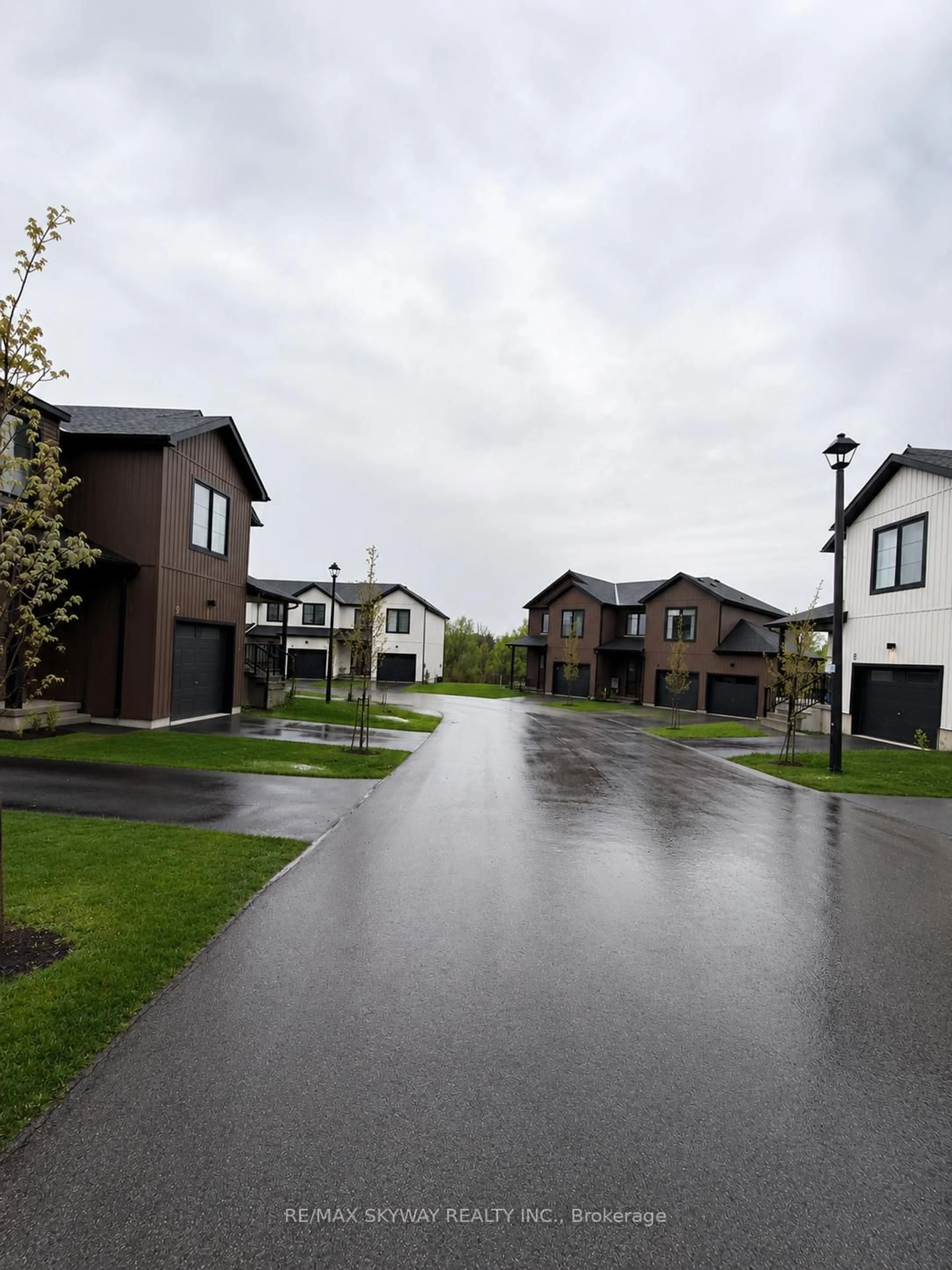 A pic from outside/outdoor area/front of a property/back of a property/a pic from drone, street for 5 Trailside Dr, Haldimand Ontario N0A 1S0