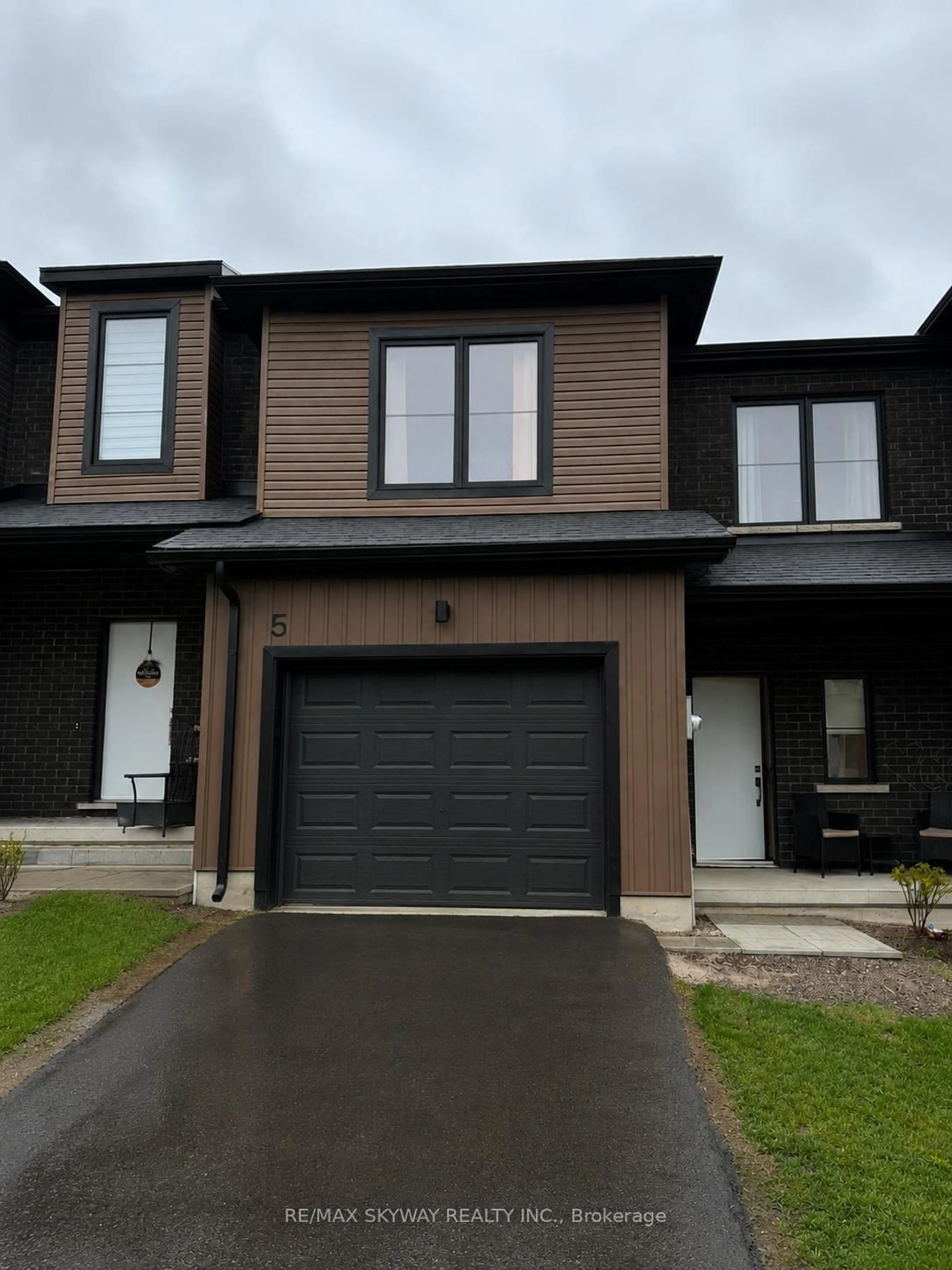 Home with brick exterior material, street for 5 Trailside Dr, Haldimand Ontario N0A 1S0