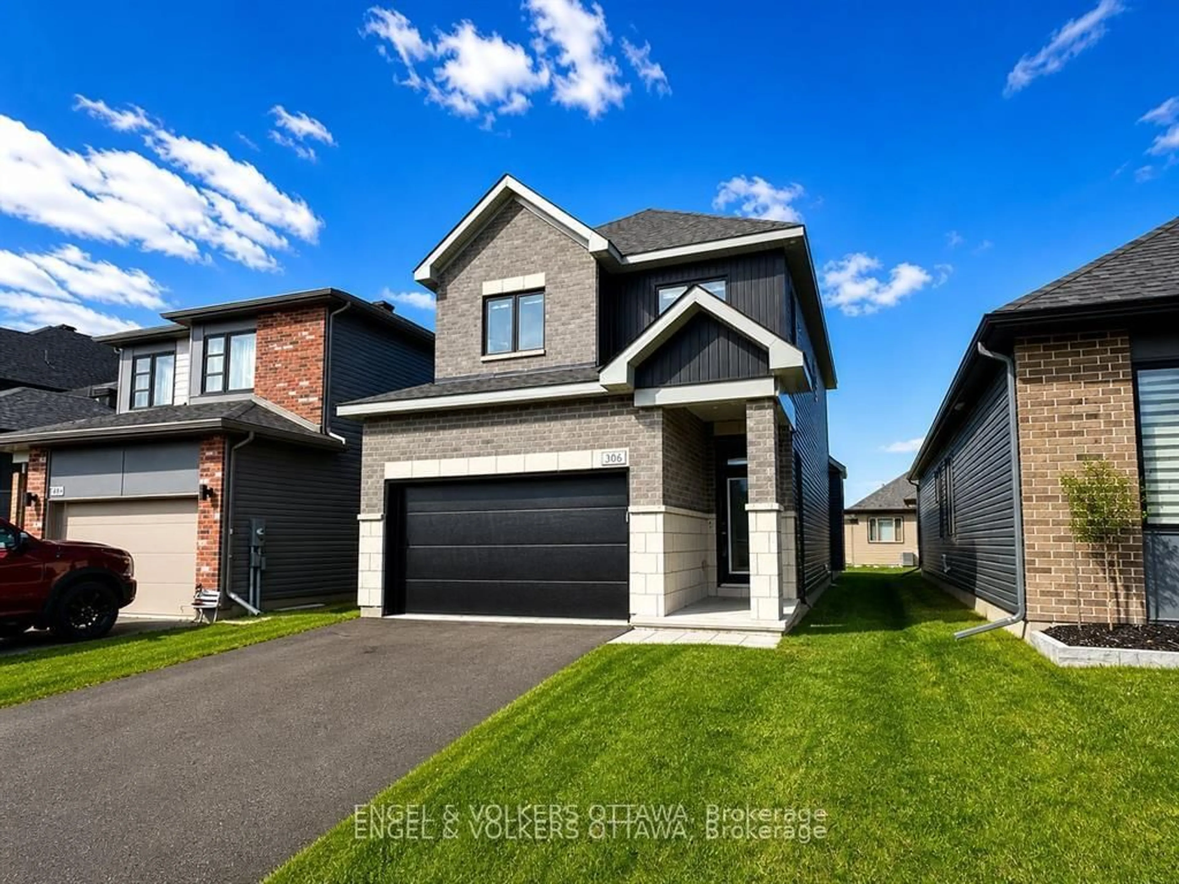 Home with brick exterior material, street for 306 Oakmont Dr, North Grenville Ontario K0G 1J0