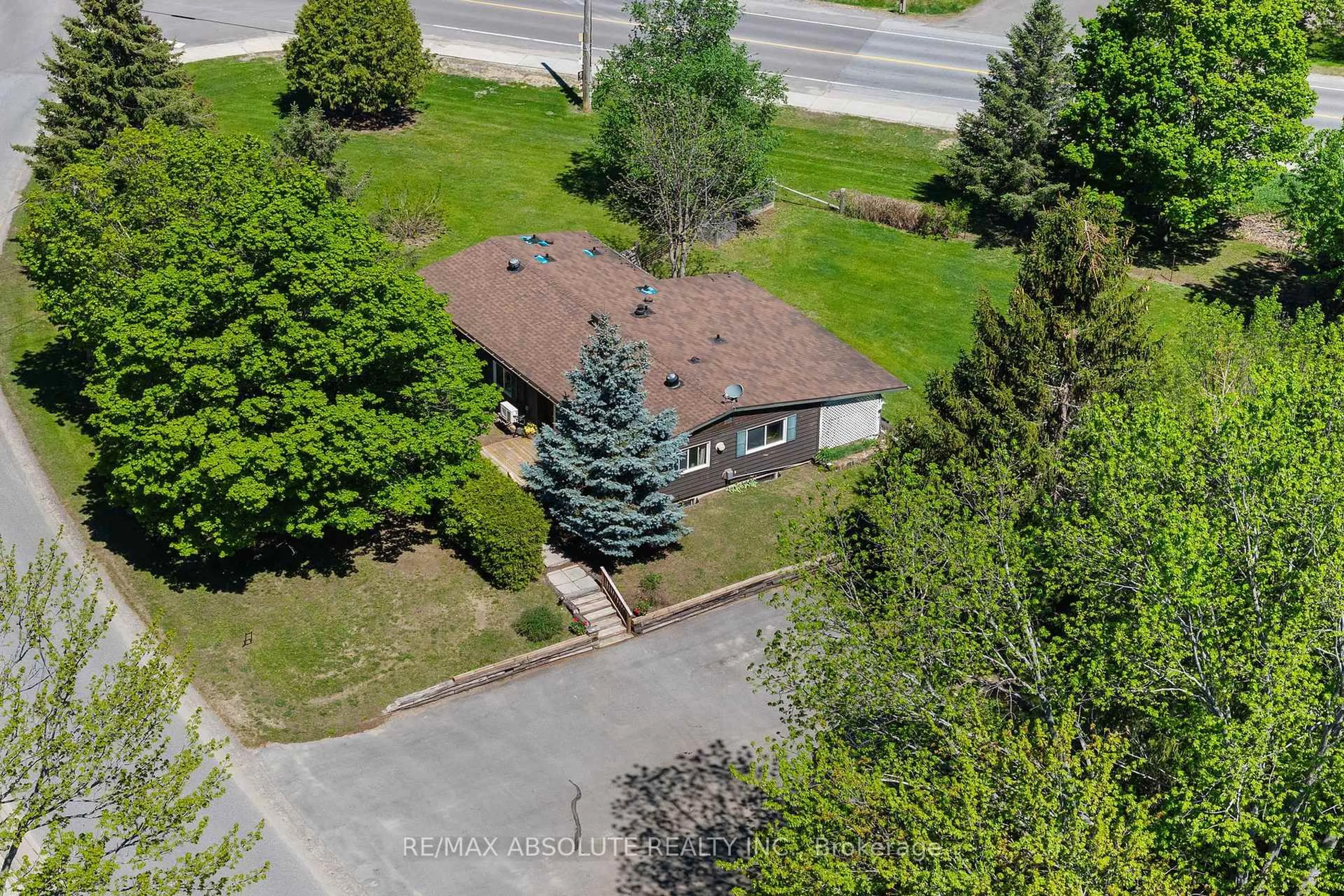 A pic from outside/outdoor area/front of a property/back of a property/a pic from drone, street for 235 Poole St, Arnprior Ontario K7S 1J1