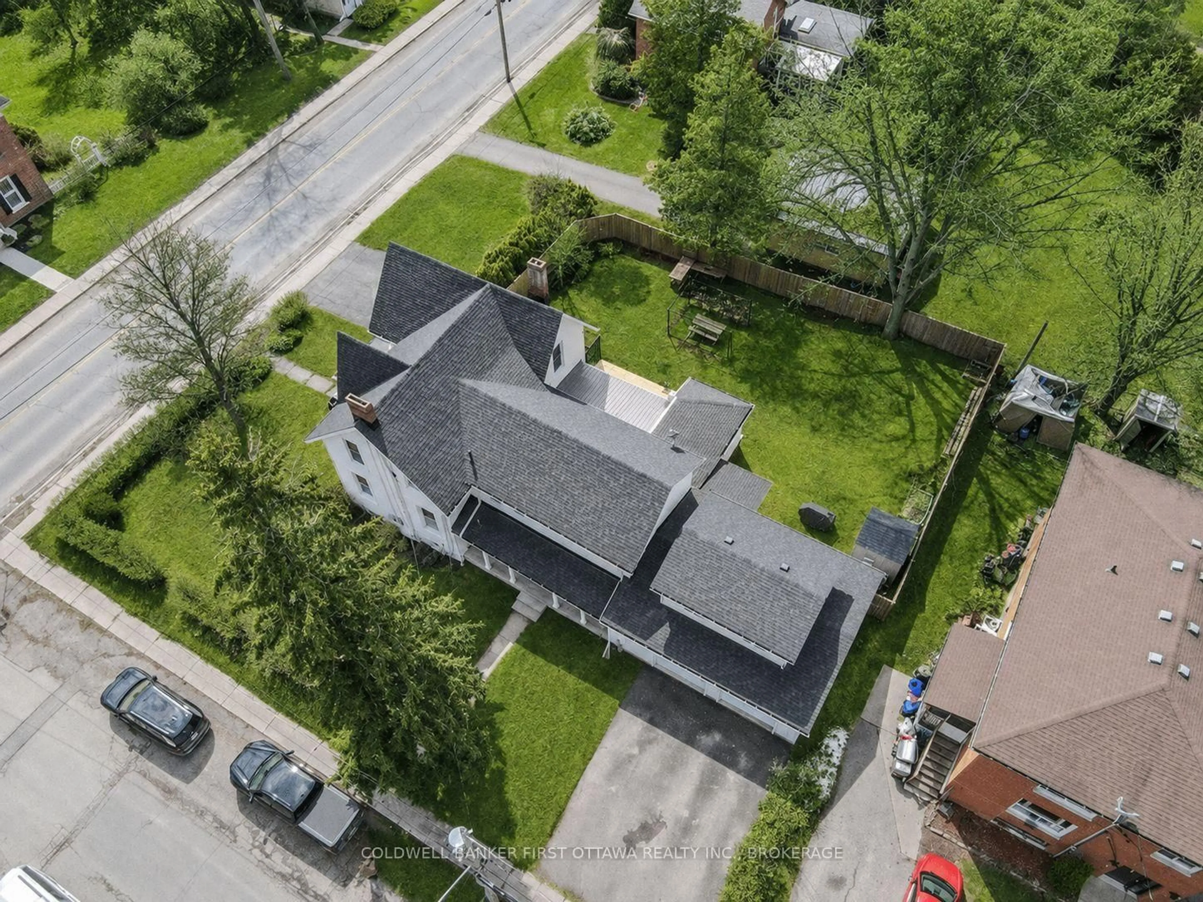 A pic from outside/outdoor area/front of a property/back of a property/a pic from drone, street for 201 Bridge St, Greater Napanee Ontario K7R 2E5