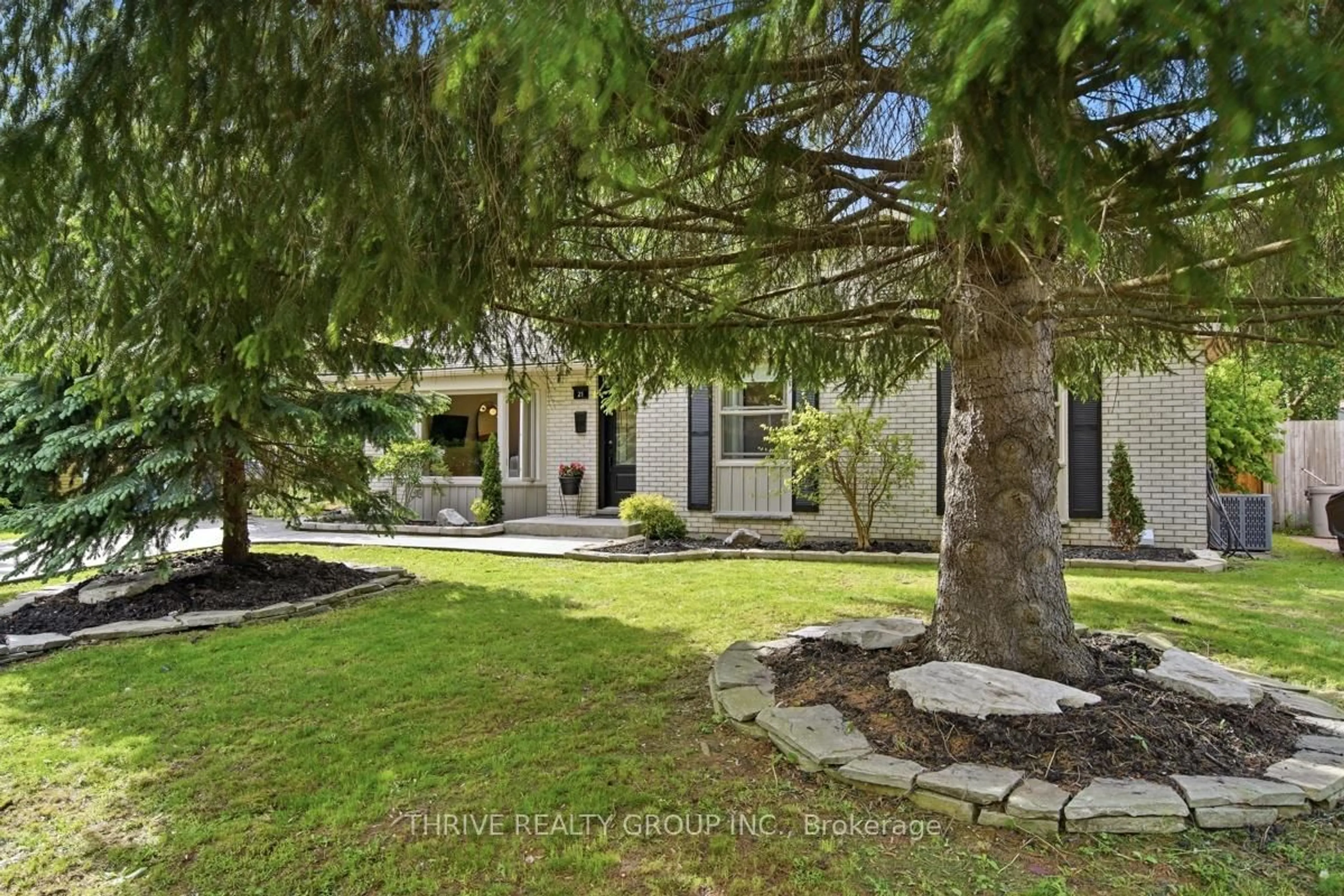 A pic from outside/outdoor area/front of a property/back of a property/a pic from drone, street for 21 Mcgill Pl, London North Ontario N5X 1W1