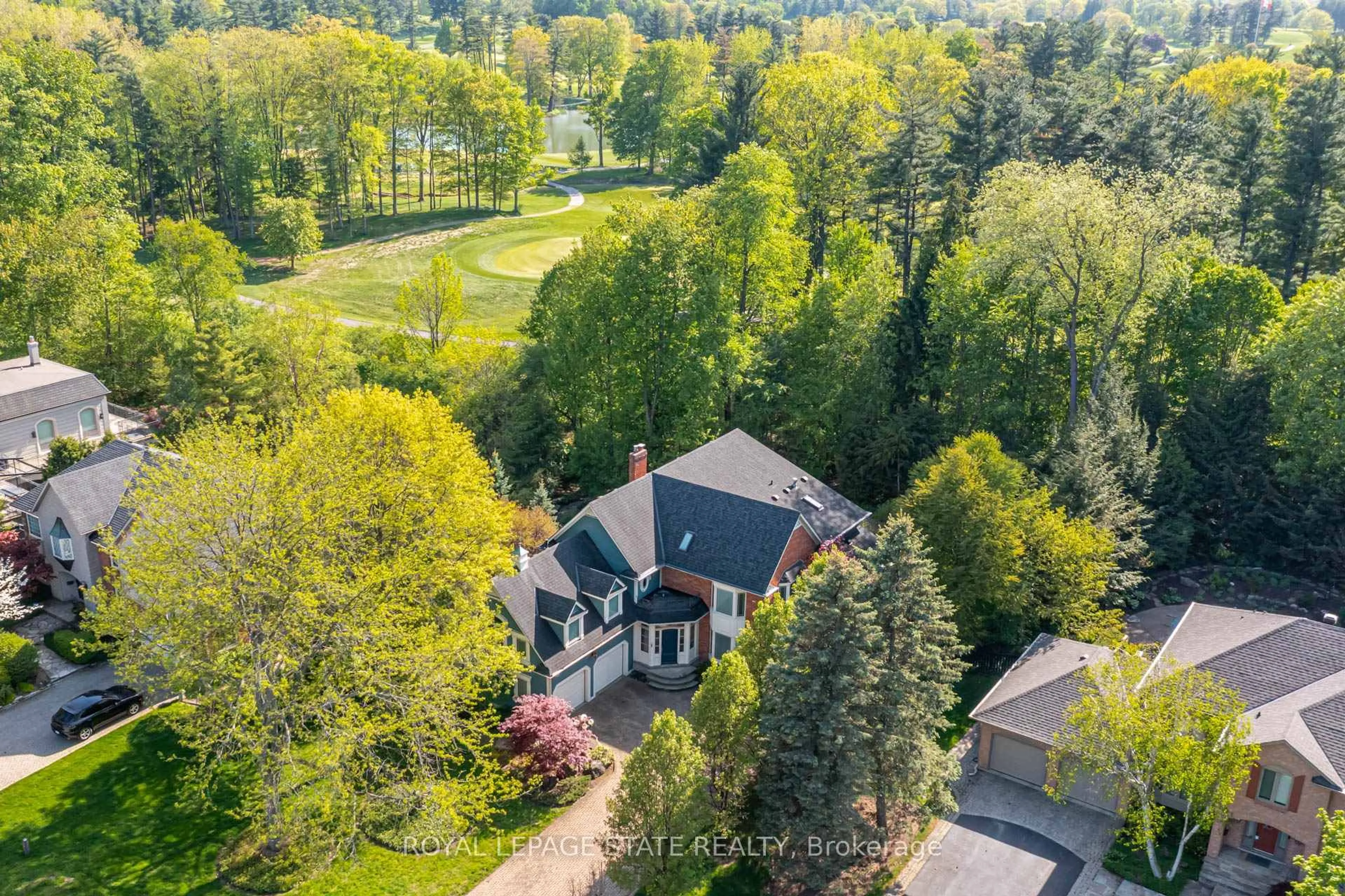 A pic from outside/outdoor area/front of a property/back of a property/a pic from drone, forest/trees view for 78 Chancery Dr, Hamilton Ontario L9G 4M1