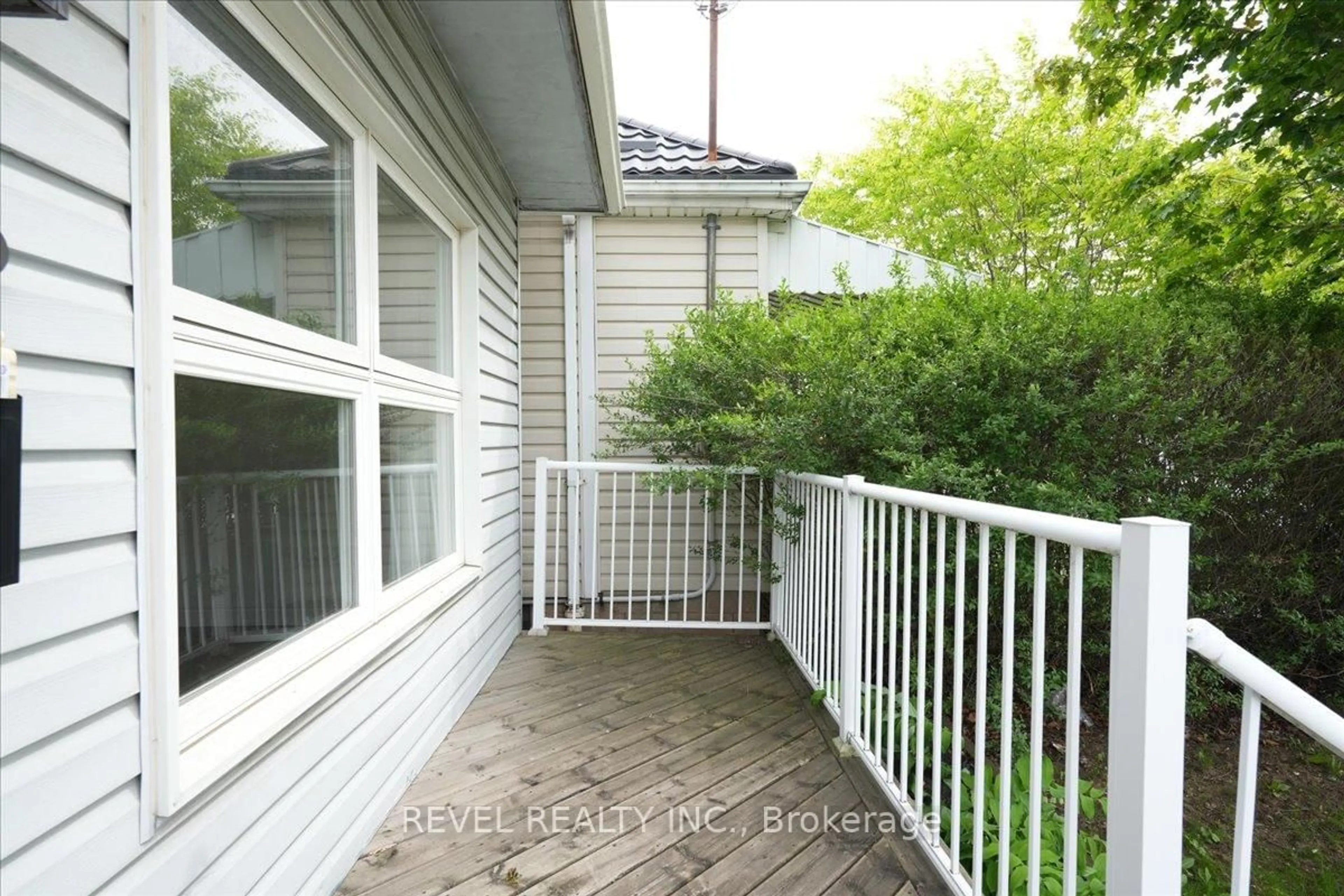 Balcony in the apartment, street for 236 Cope St, Hamilton Ontario L8H 5B5