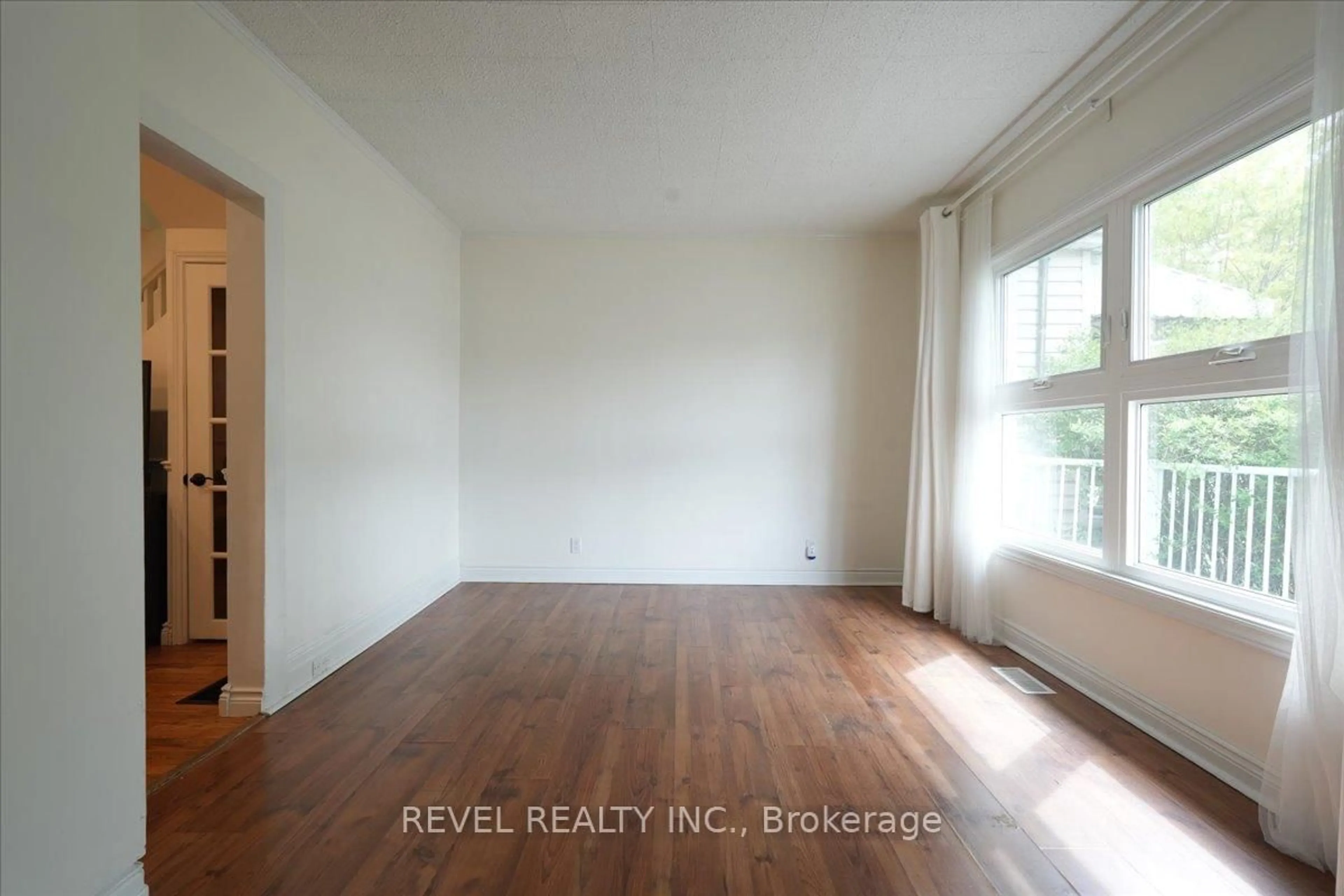 A pic of a room for 236 Cope St, Hamilton Ontario L8H 5B5