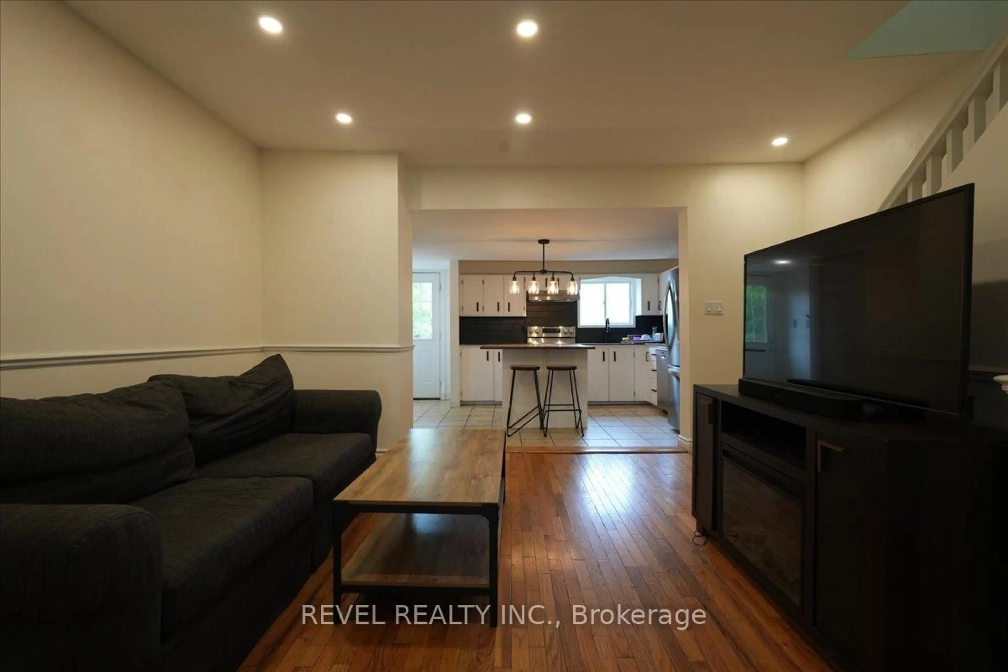 Unknown for 236 Cope St, Hamilton Ontario L8H 5B5