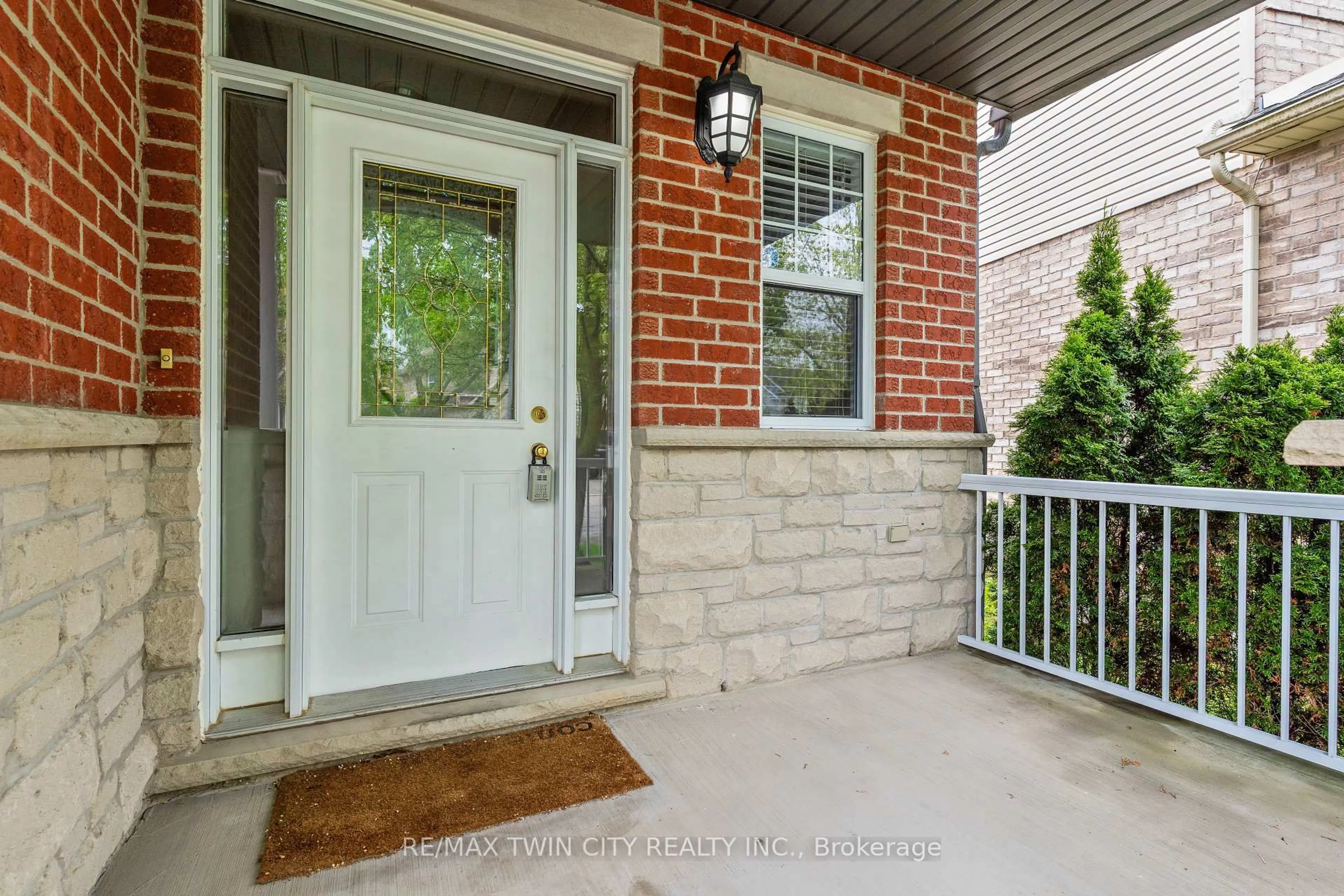 Indoor entryway for 35 Coopershawk St, Kitchener Ontario N2K 4J7
