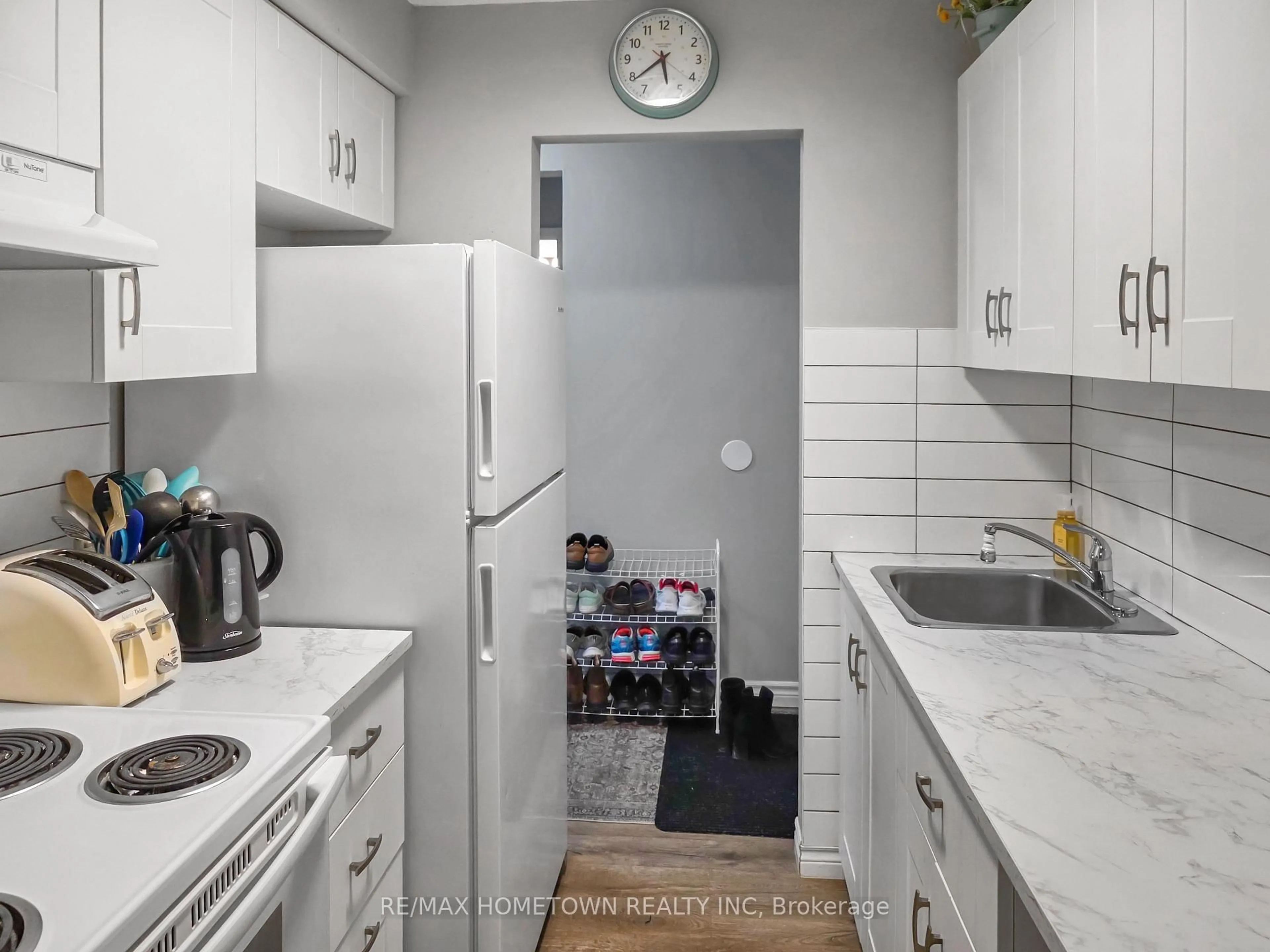 Standard kitchen, unknown for 819 Macodrum Dr #6, Brockville Ontario K6V 6P6