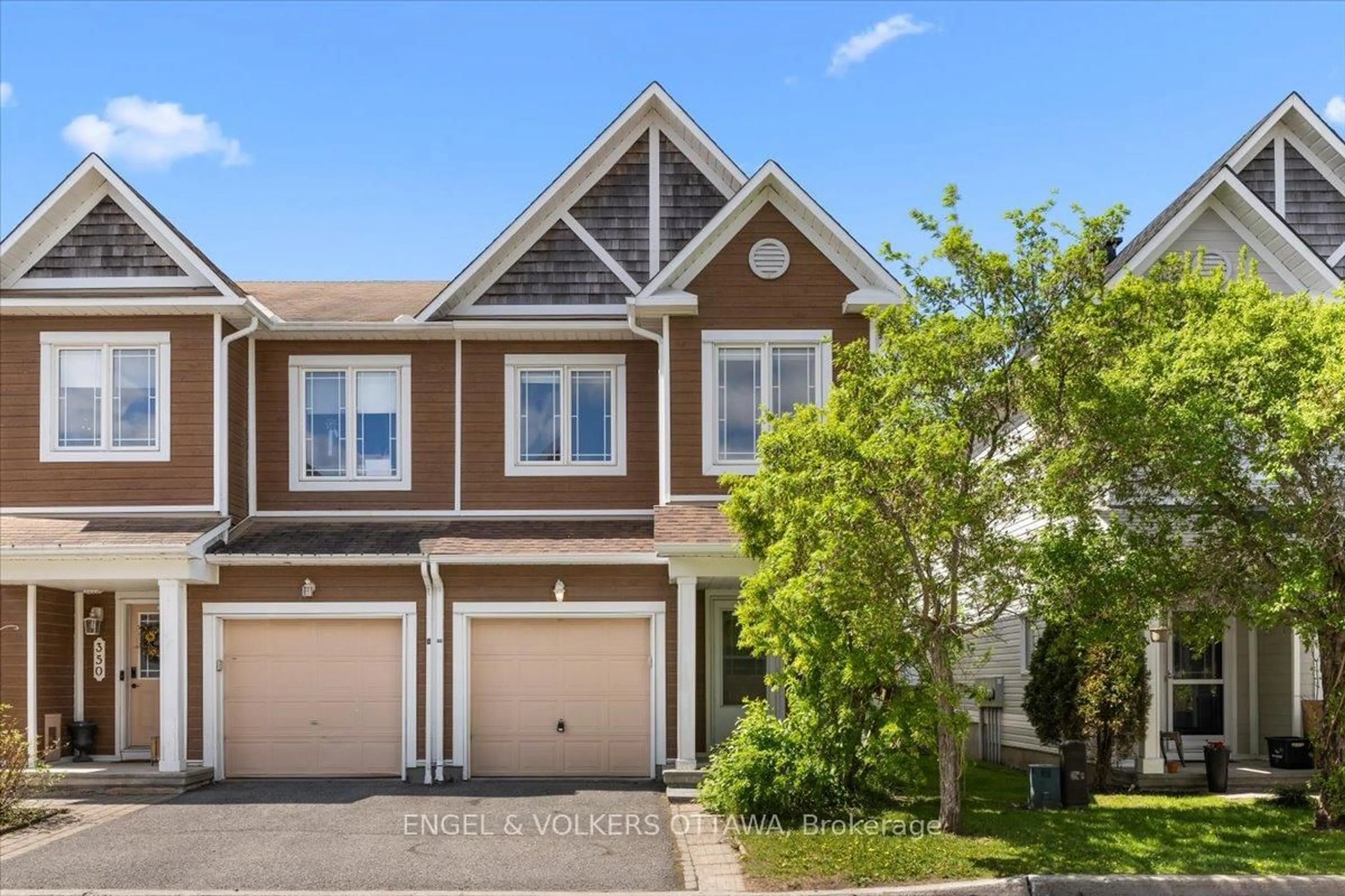 Home with vinyl exterior material, street for 348 Hillsboro Private, Ottawa Ontario K2M 3B1