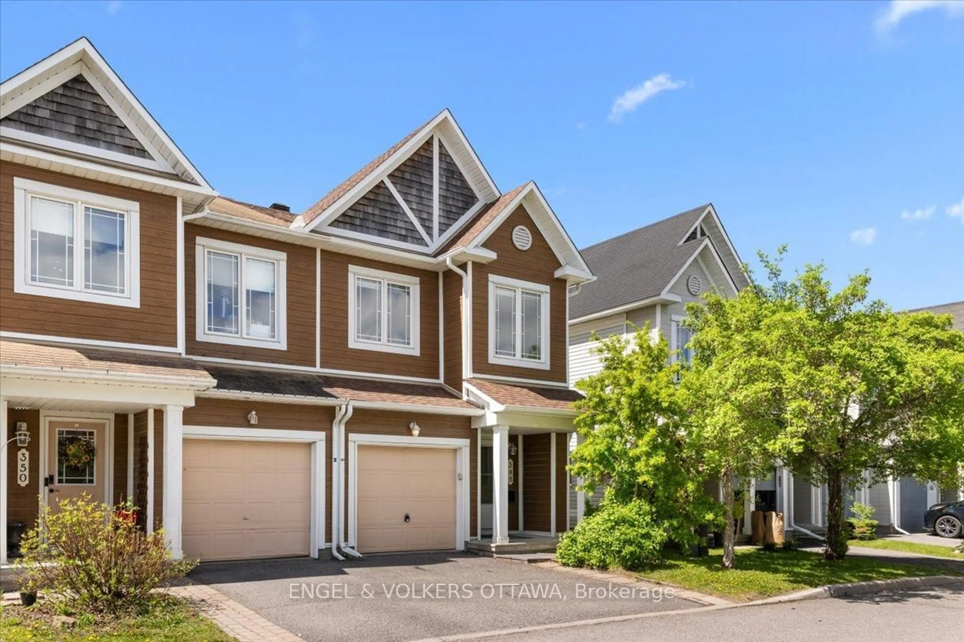 Home with vinyl exterior material, street for 348 Hillsboro Private, Ottawa Ontario K2M 3B1