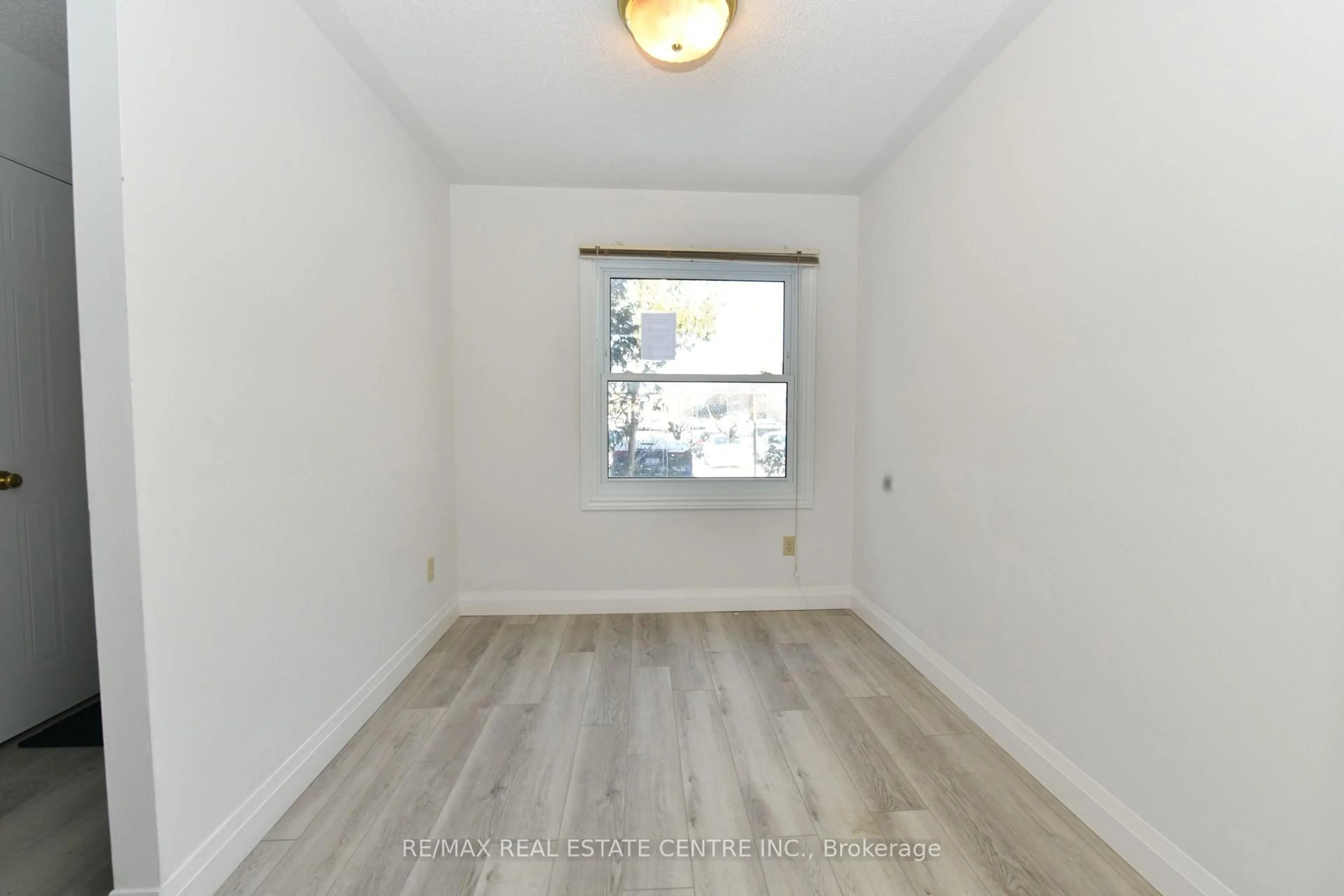 A pic of a room for 1247 Huron St #111, London East Ontario N5Y 4X7
