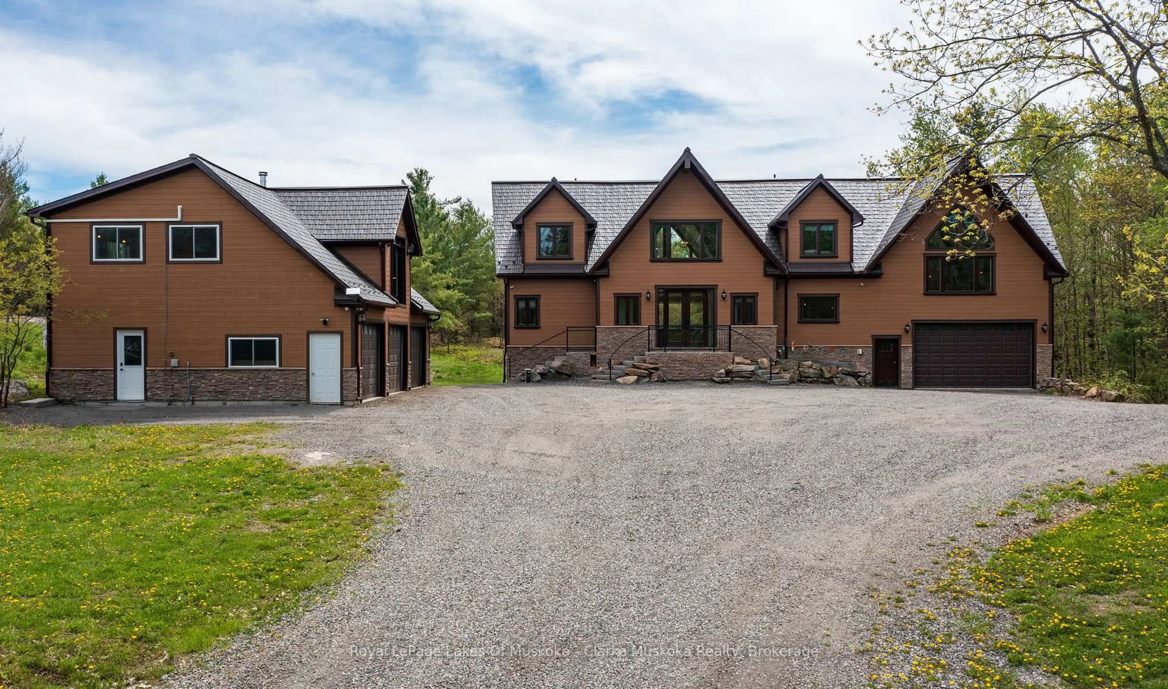 A pic from outside/outdoor area/front of a property/back of a property/a pic from drone, unknown for 2517 Southwood Rd, Gravenhurst Ontario P0E 1G0