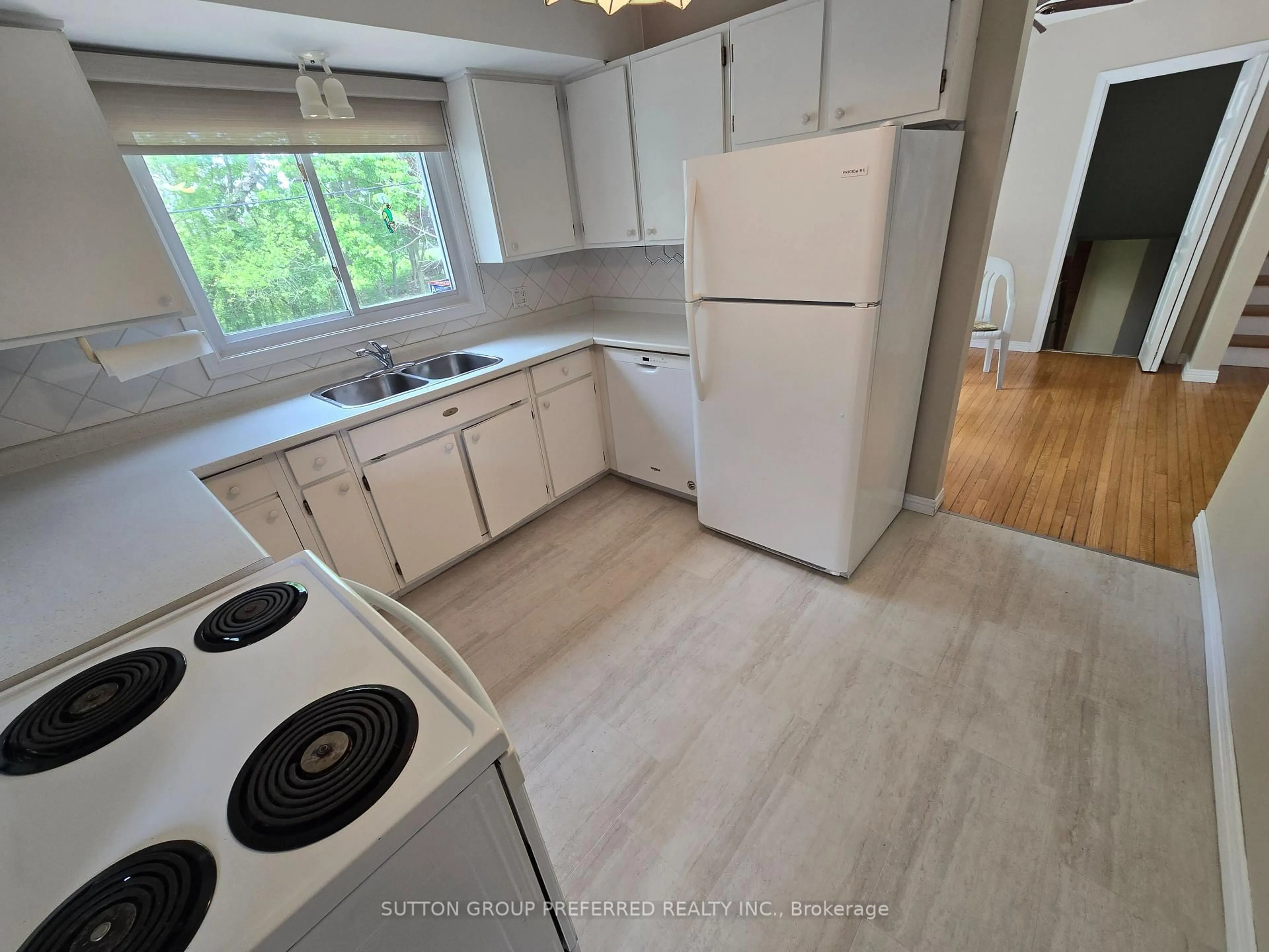 Standard kitchen, unknown for 17 Agincourt Pl, London South Ontario N5Z 4E8