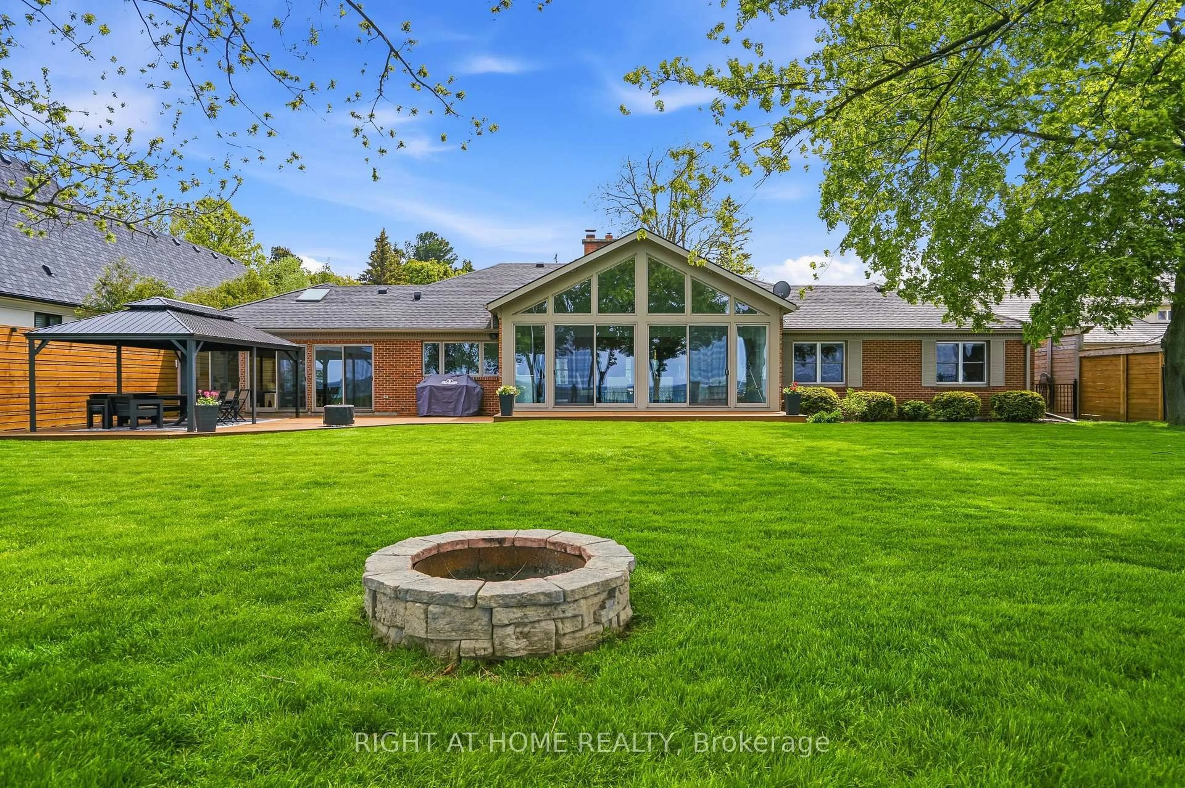 A pic from outside/outdoor area/front of a property/back of a property/a pic from drone, water/lake/river/ocean view for 6 Firelane 12A Rd, Niagara-on-the-Lake Ontario L0S 1J0