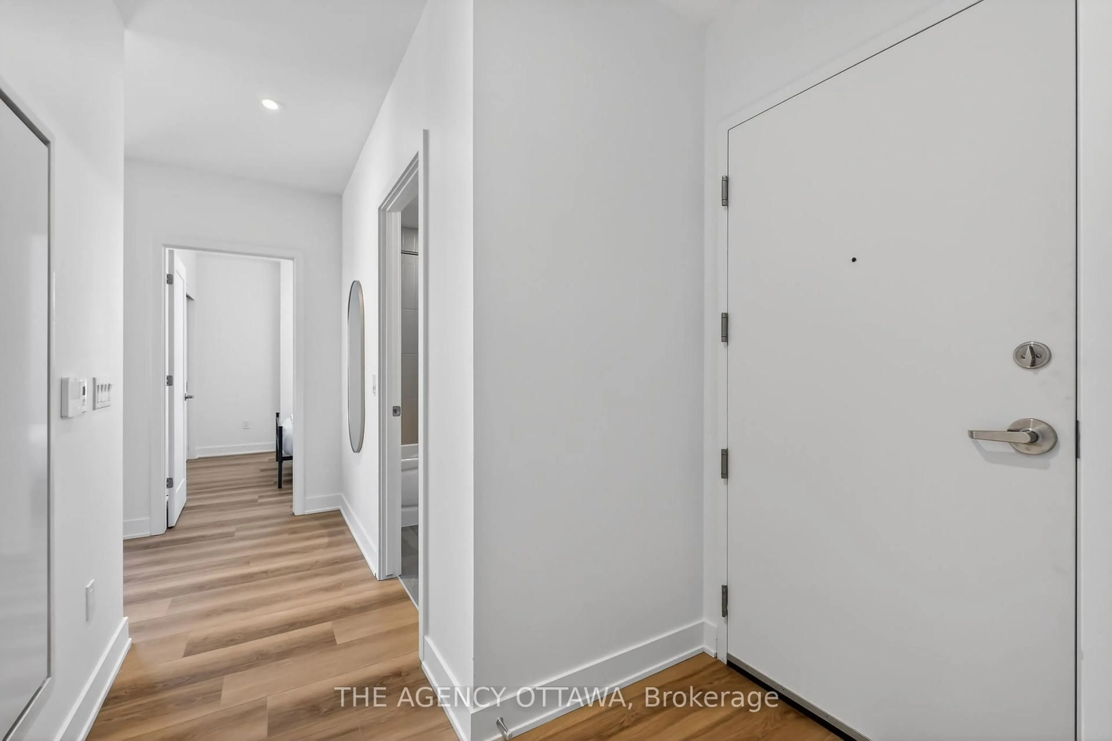 Indoor entryway for 3071 Riverside Dr #301, Ottawa Ontario K1V 9R2