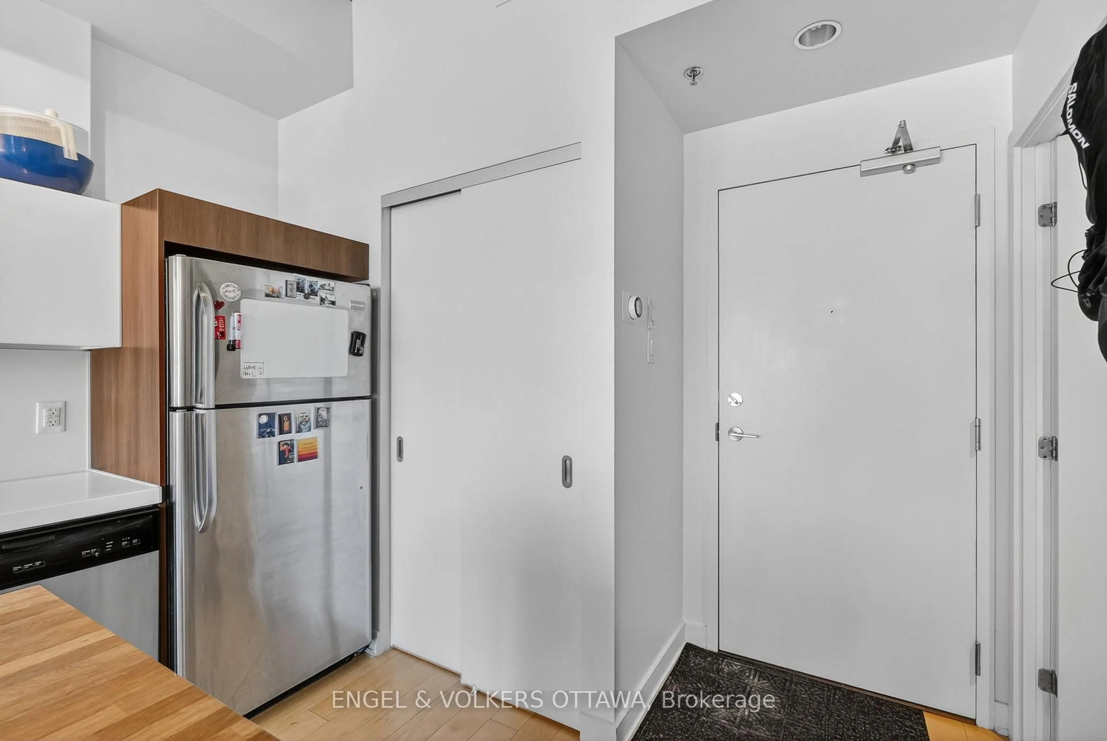 Unknown for 340 McLeod St #935, Ottawa Ontario K2P 1A4