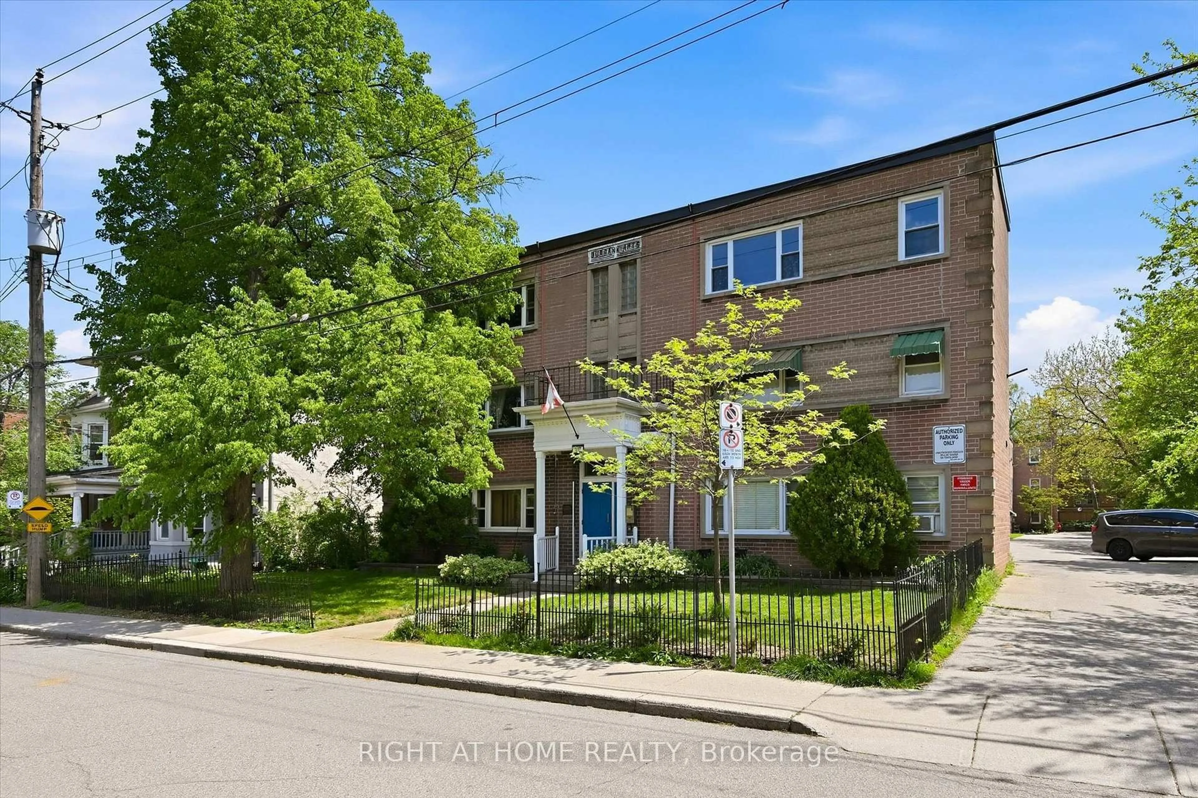 Home with brick exterior material, street for 137 Emerald St #28, Hamilton Ontario L8N 2V4