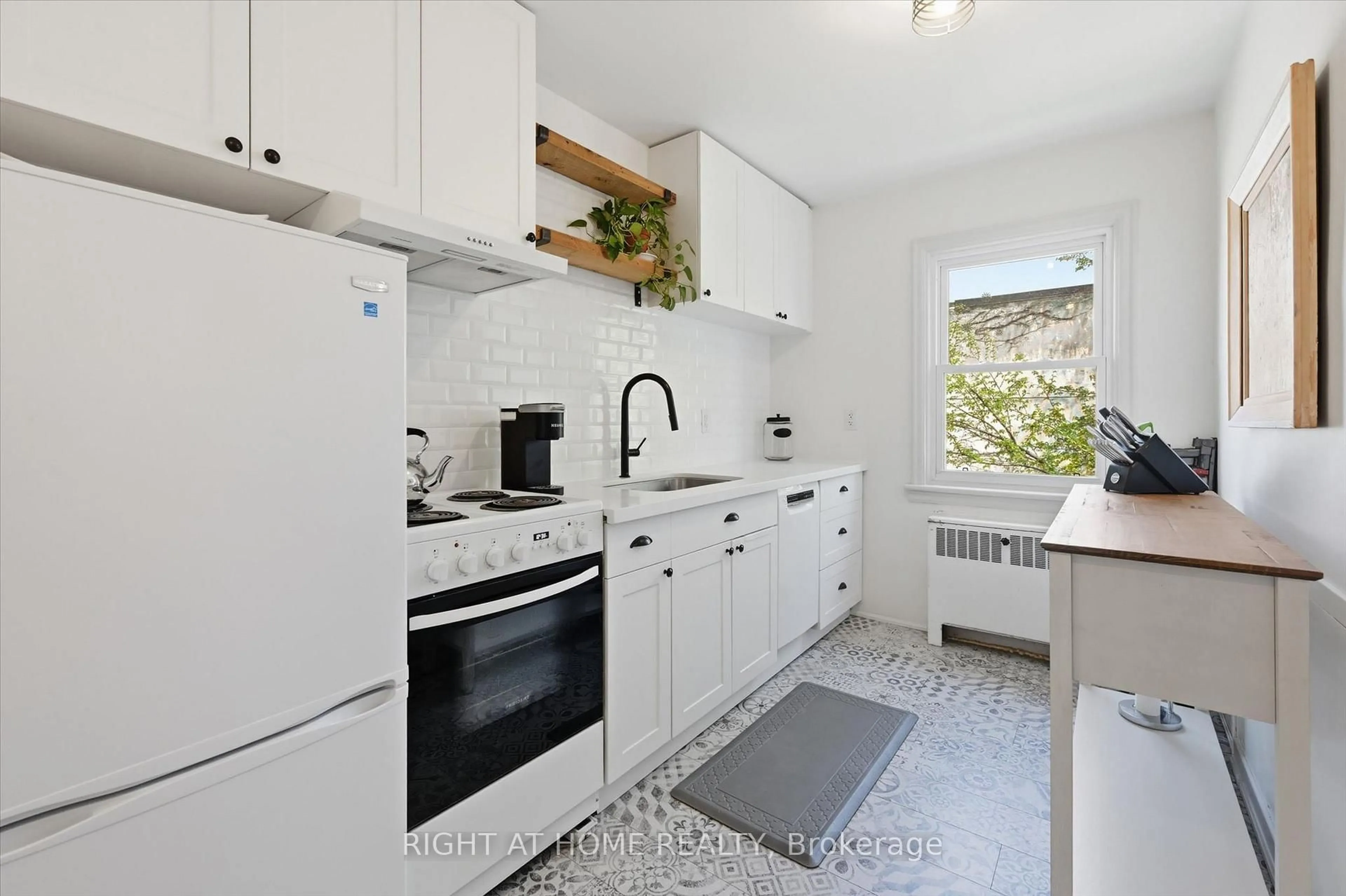 Standard kitchen, unknown for 137 Emerald St #28, Hamilton Ontario L8N 2V4