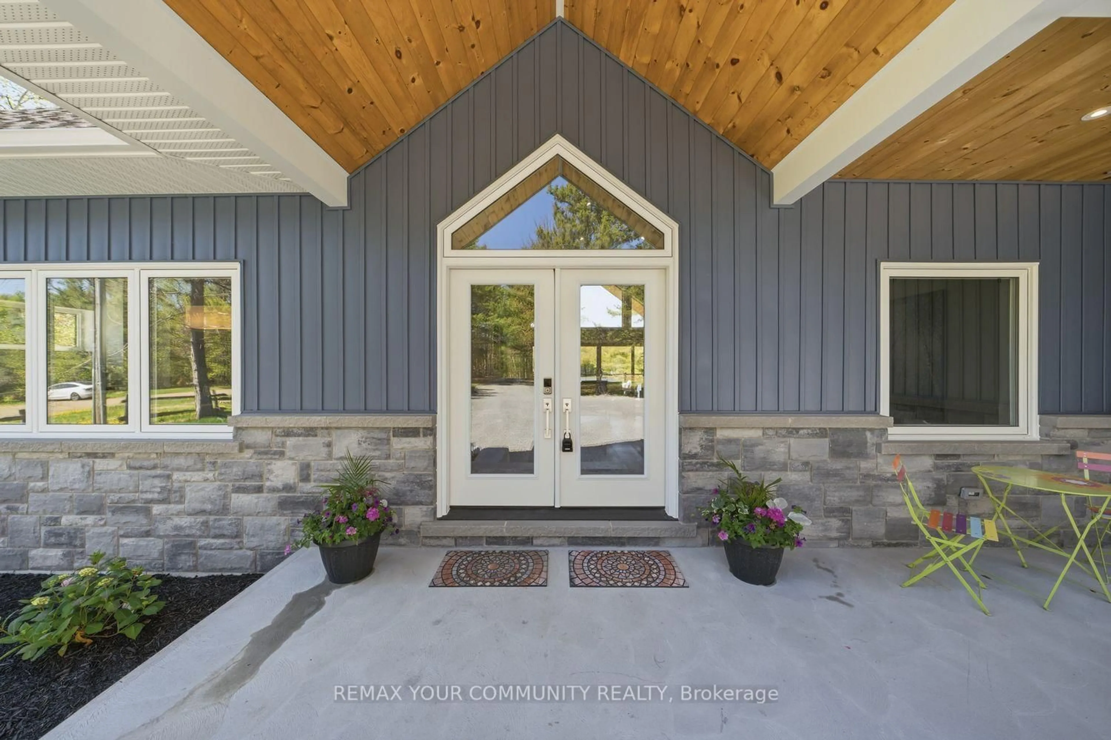 Indoor entryway for 142 Bentley Lake Loop, Faraday Ontario L0L 1C0