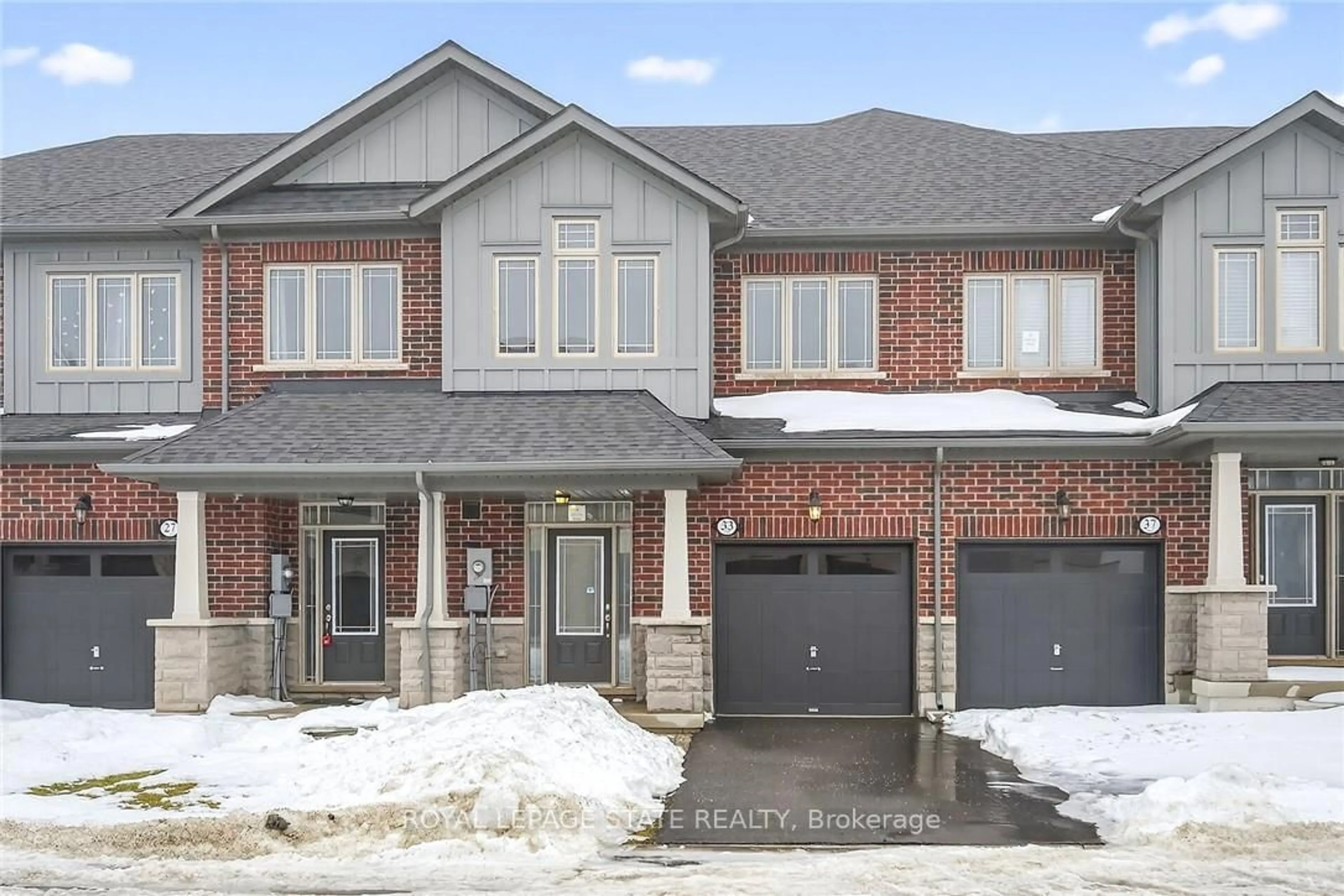 Home with brick exterior material, street for 33 Admiral Rd, Welland Ontario L3B 0H4