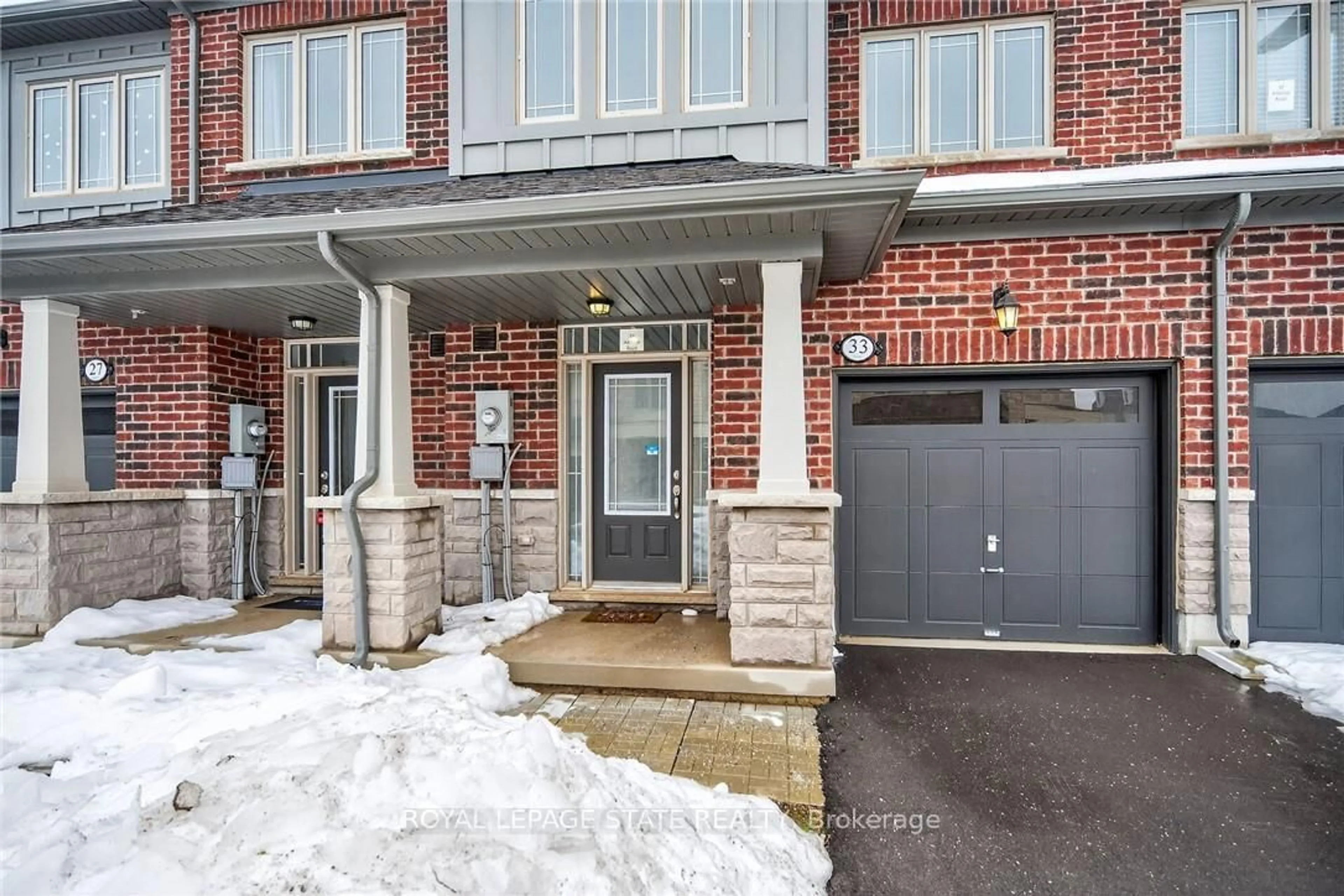 Indoor entryway for 33 Admiral Rd, Welland Ontario L3B 0H4