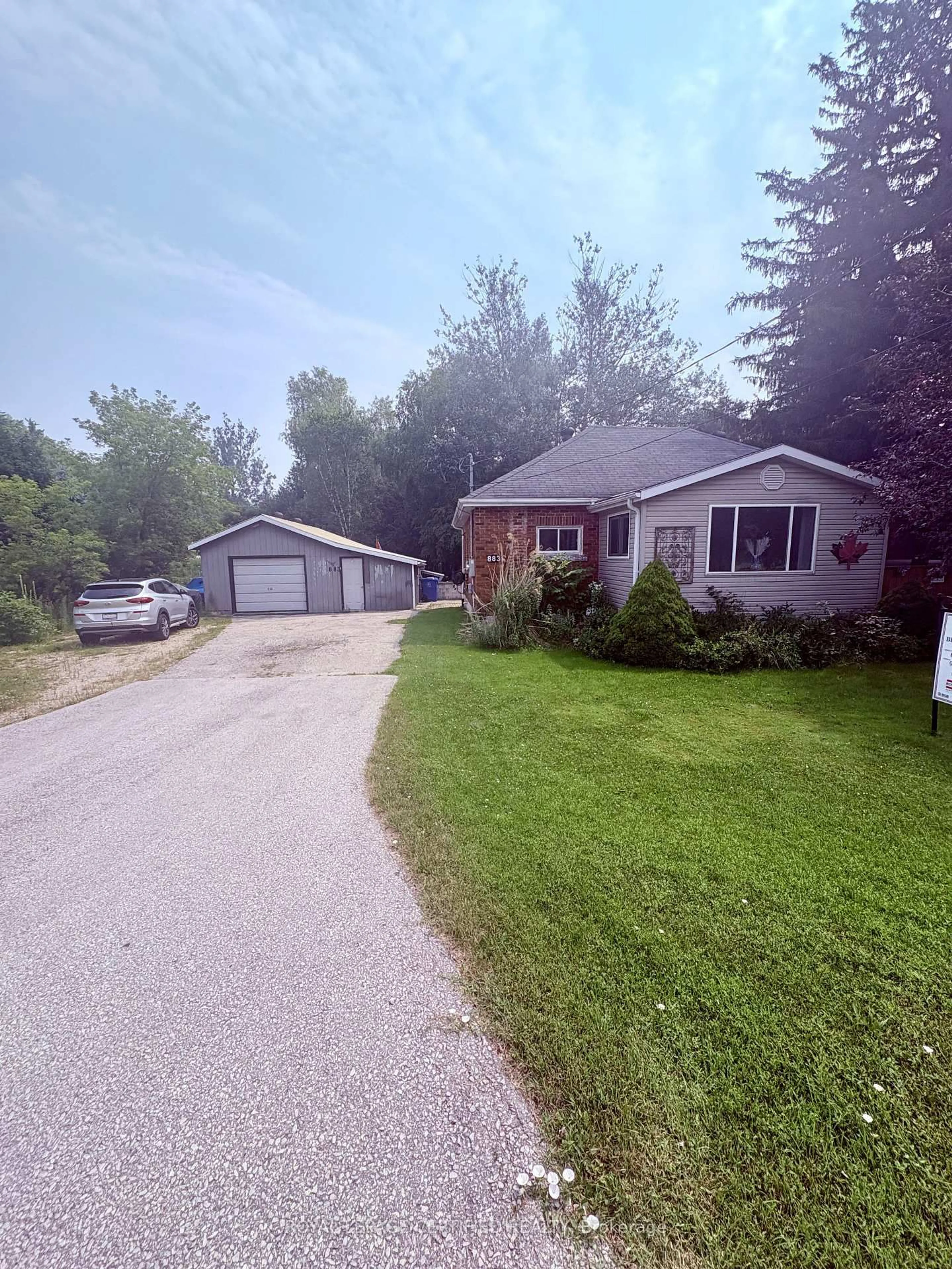 A pic from outside/outdoor area/front of a property/back of a property/a pic from drone, street for 883 7th Ave, Hanover Ontario N4N 2K3