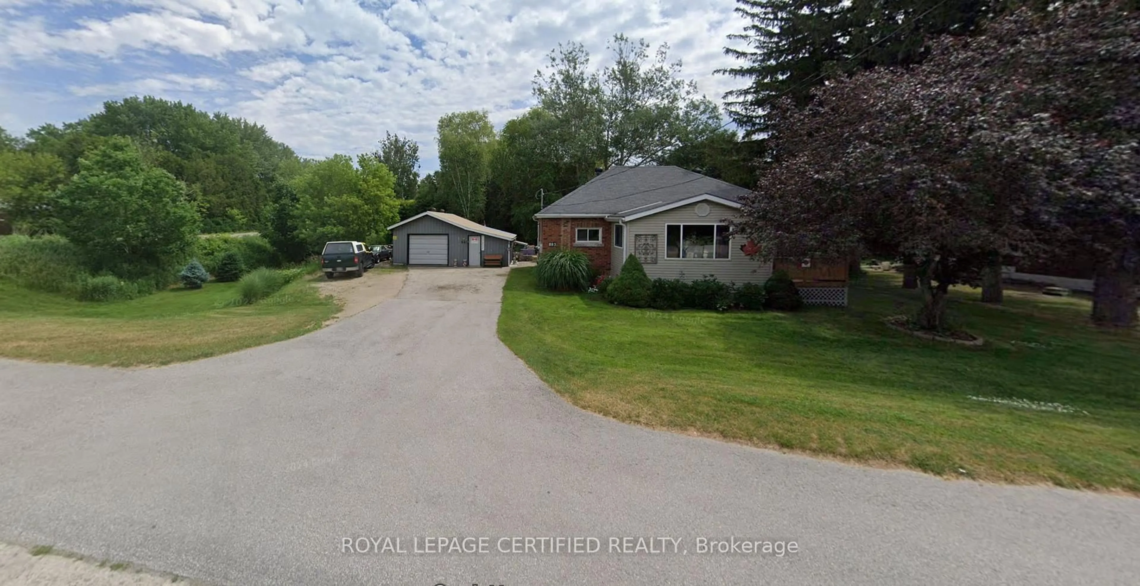 A pic from outside/outdoor area/front of a property/back of a property/a pic from drone, street for 883 7th Ave, Hanover Ontario N4N 2K3