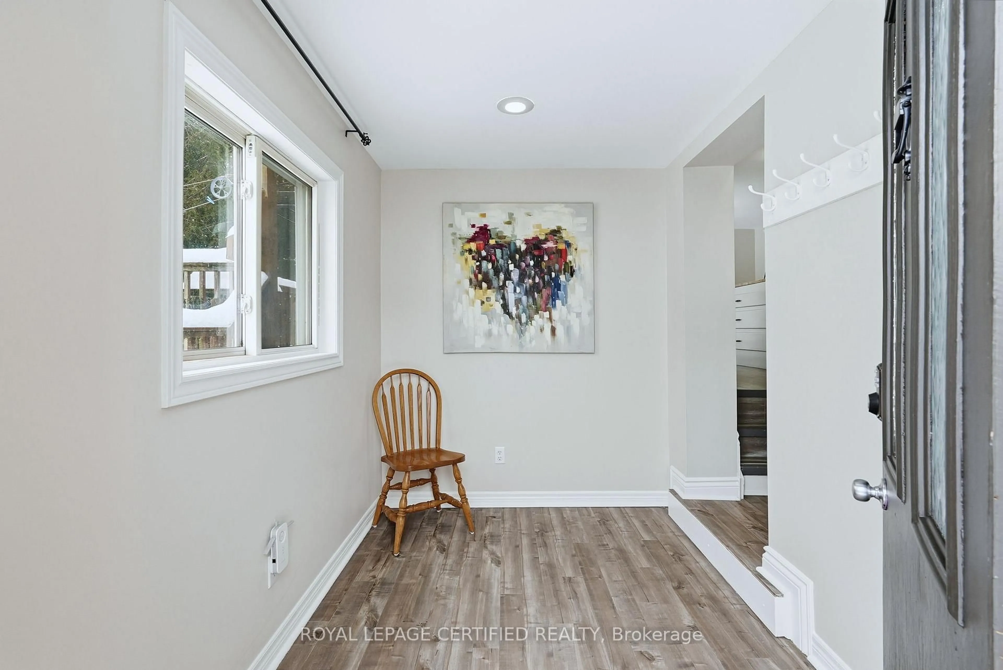 Indoor entryway for 883 7th Ave, Hanover Ontario N4N 2K3