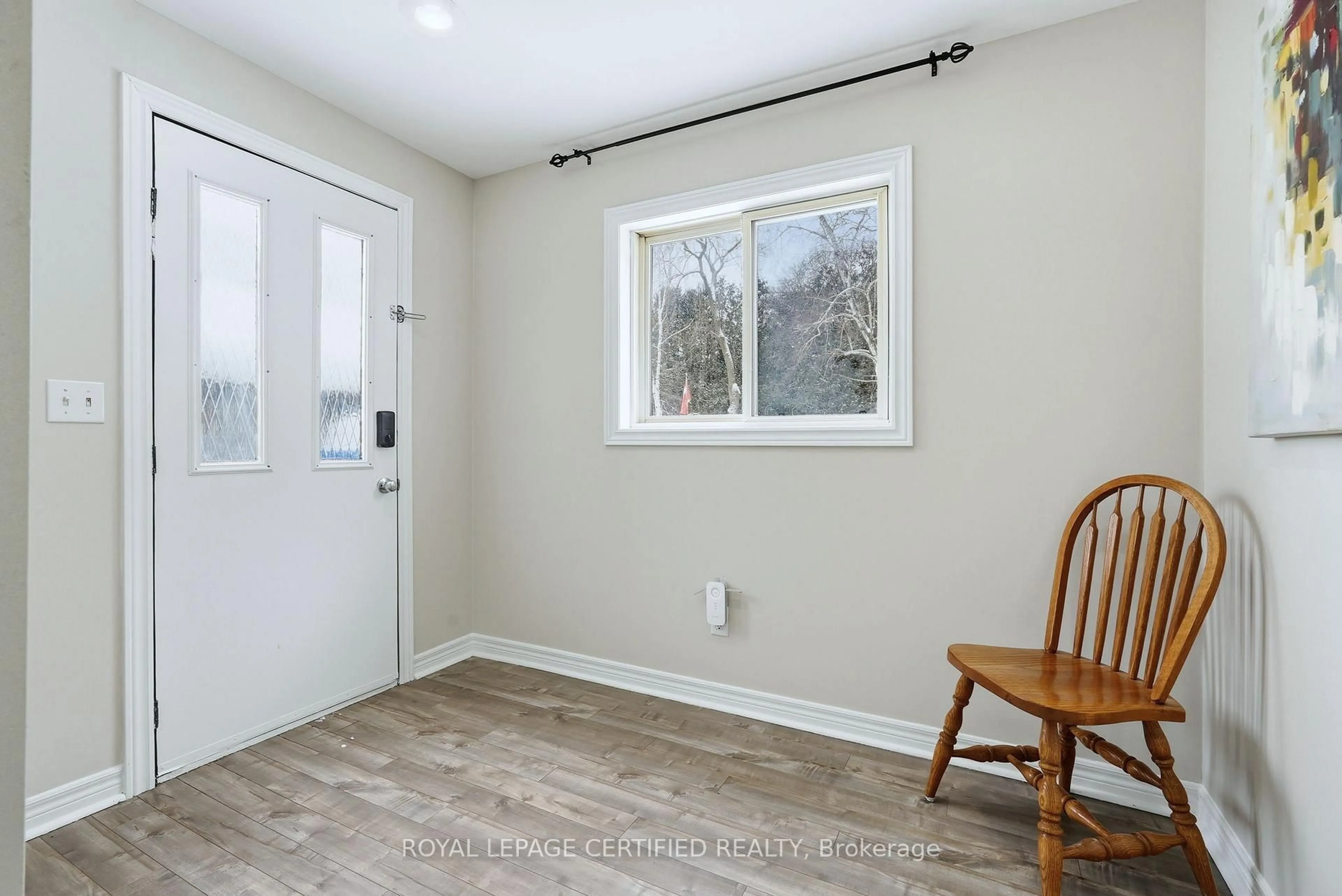 Indoor entryway for 883 7th Ave, Hanover Ontario N4N 2K3
