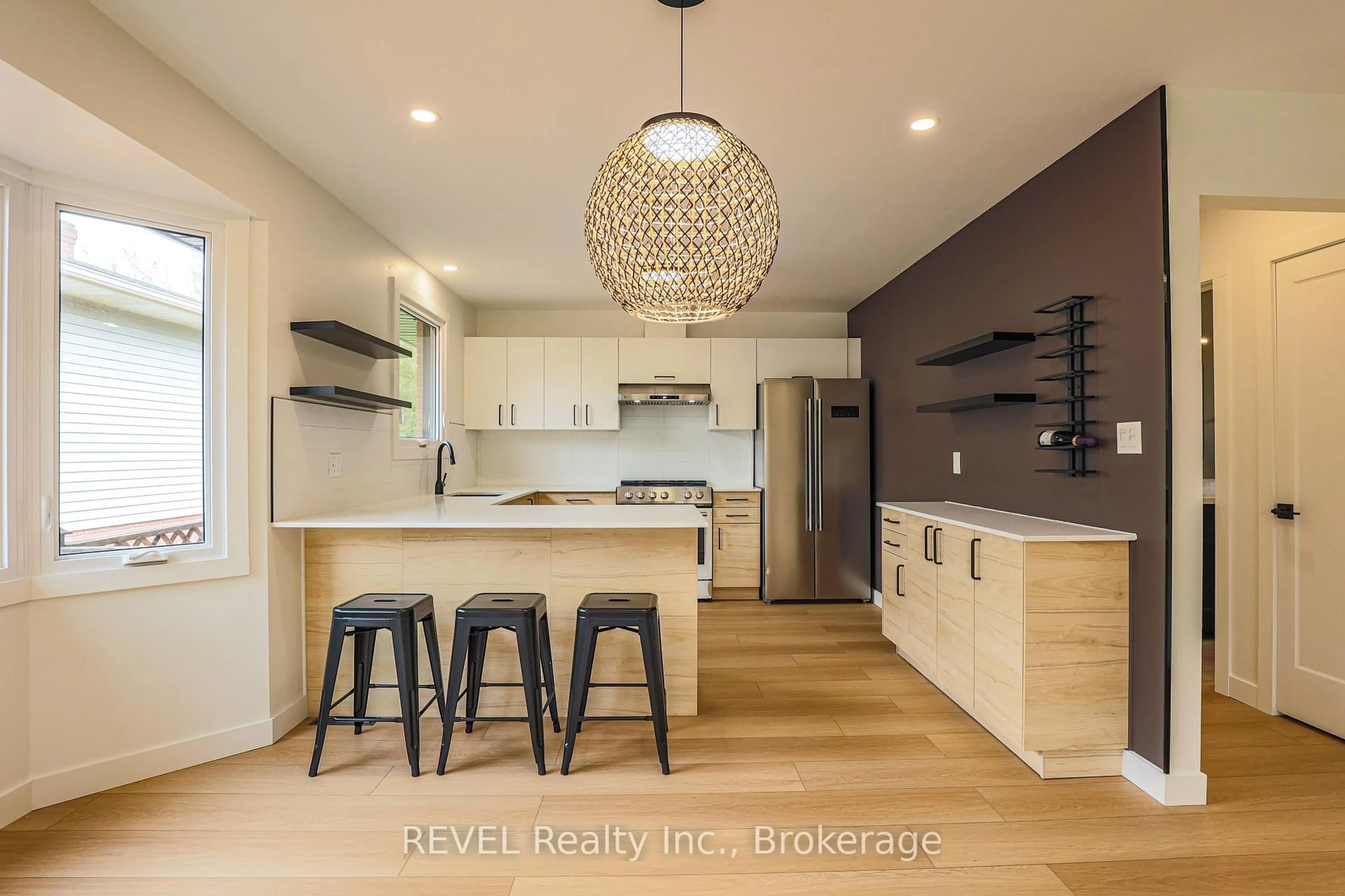 Contemporary kitchen, unknown for 12 Andrea Dr, St. Catharines Ontario L2S 3N7