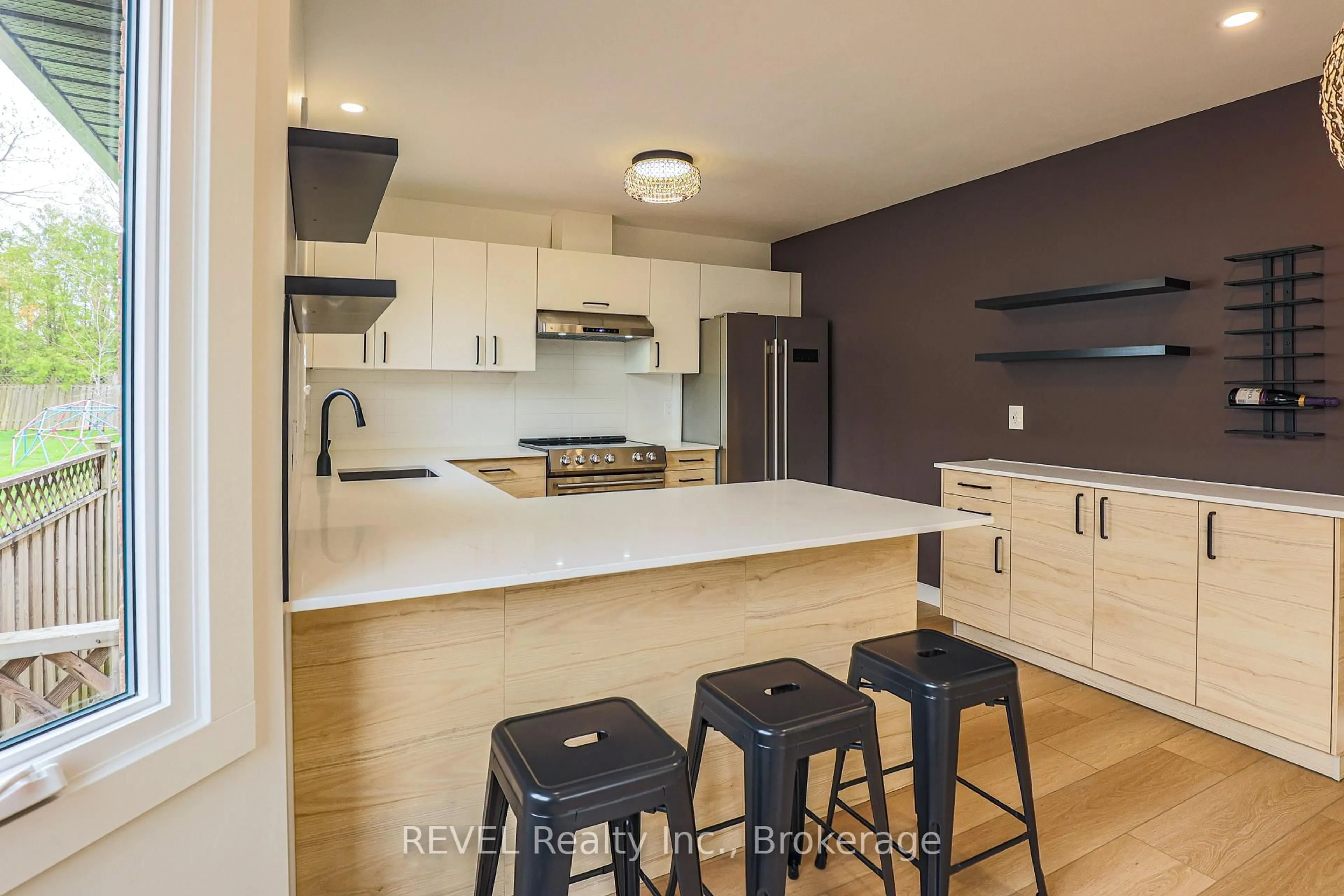 Open concept kitchen, unknown for 12 Andrea Dr, St. Catharines Ontario L2S 3N7