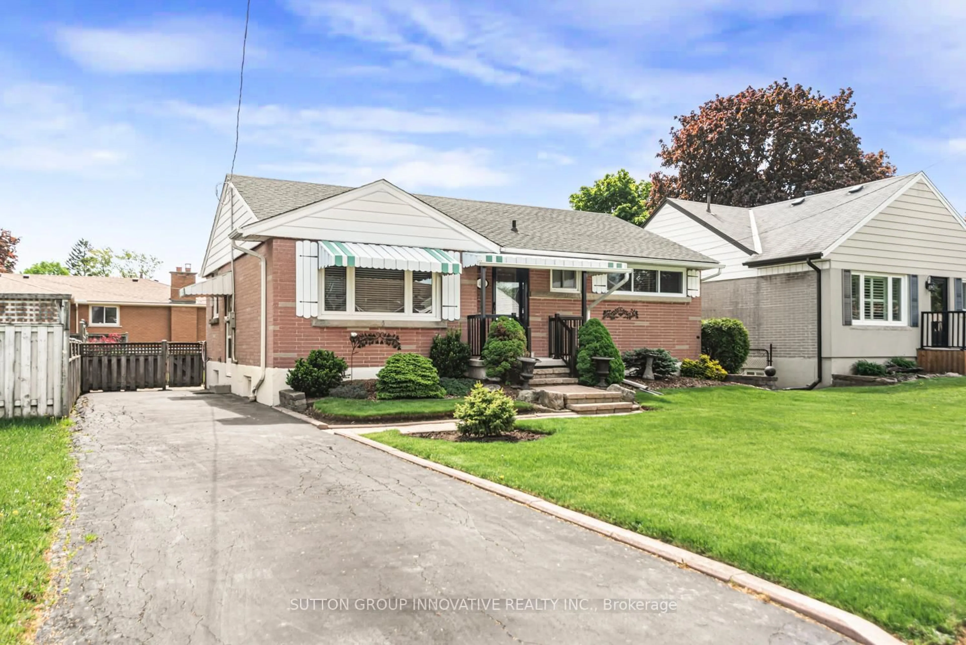 Home with brick exterior material, street for 435 East 36th St, Hamilton Ontario L8V 4A4