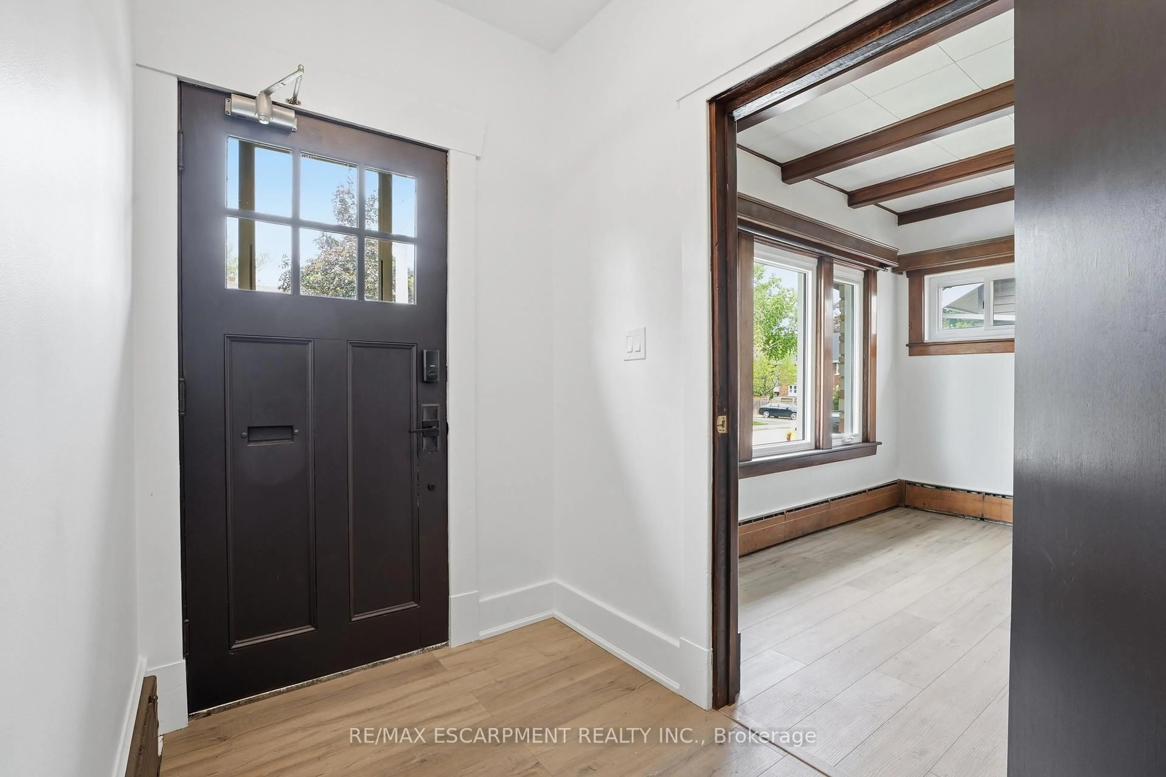Indoor entryway for 167 Balmoral Ave, Hamilton Ontario L8M 3K2
