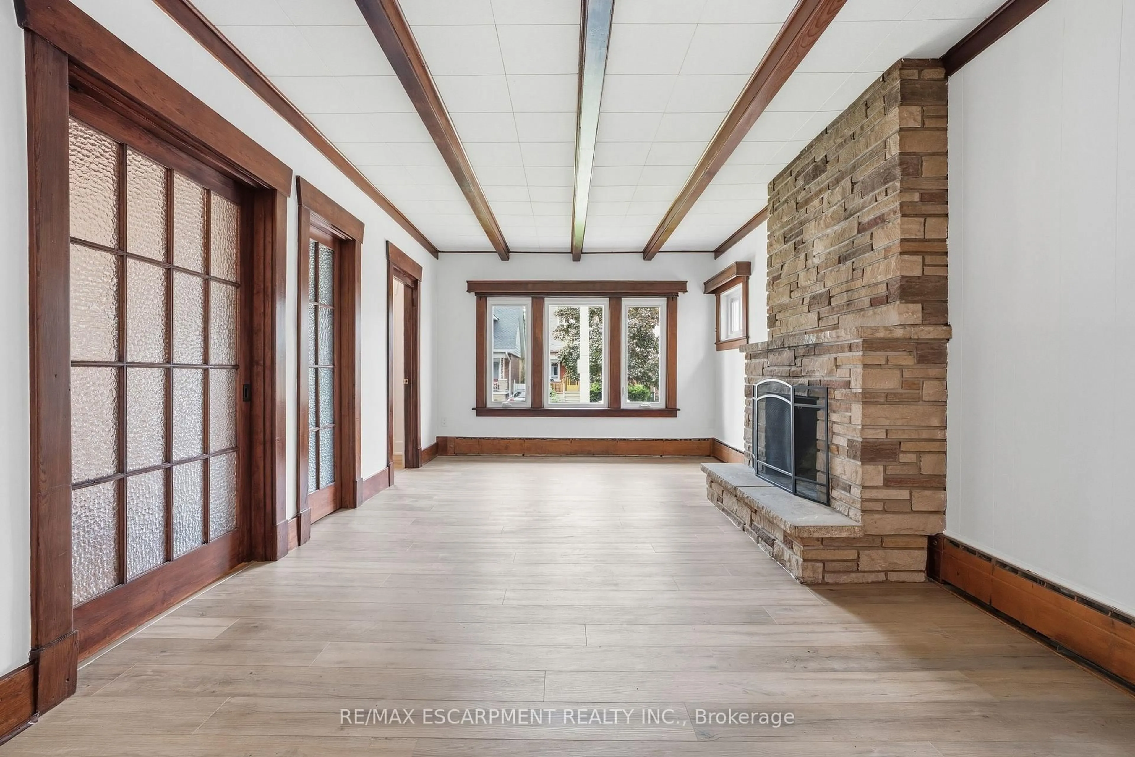 Indoor entryway for 167 Balmoral Ave, Hamilton Ontario L8M 3K2