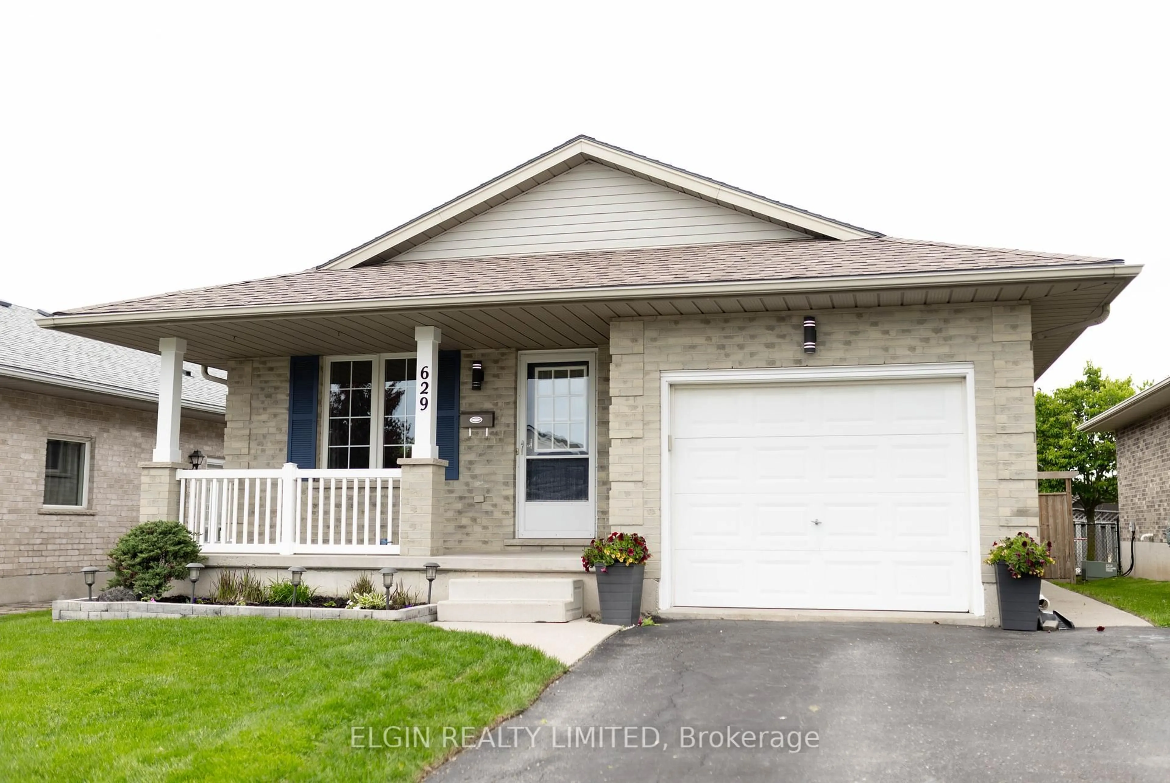 Home with vinyl exterior material, street for 629 HIghview Dr, St. Thomas Ontario N5H 3W3