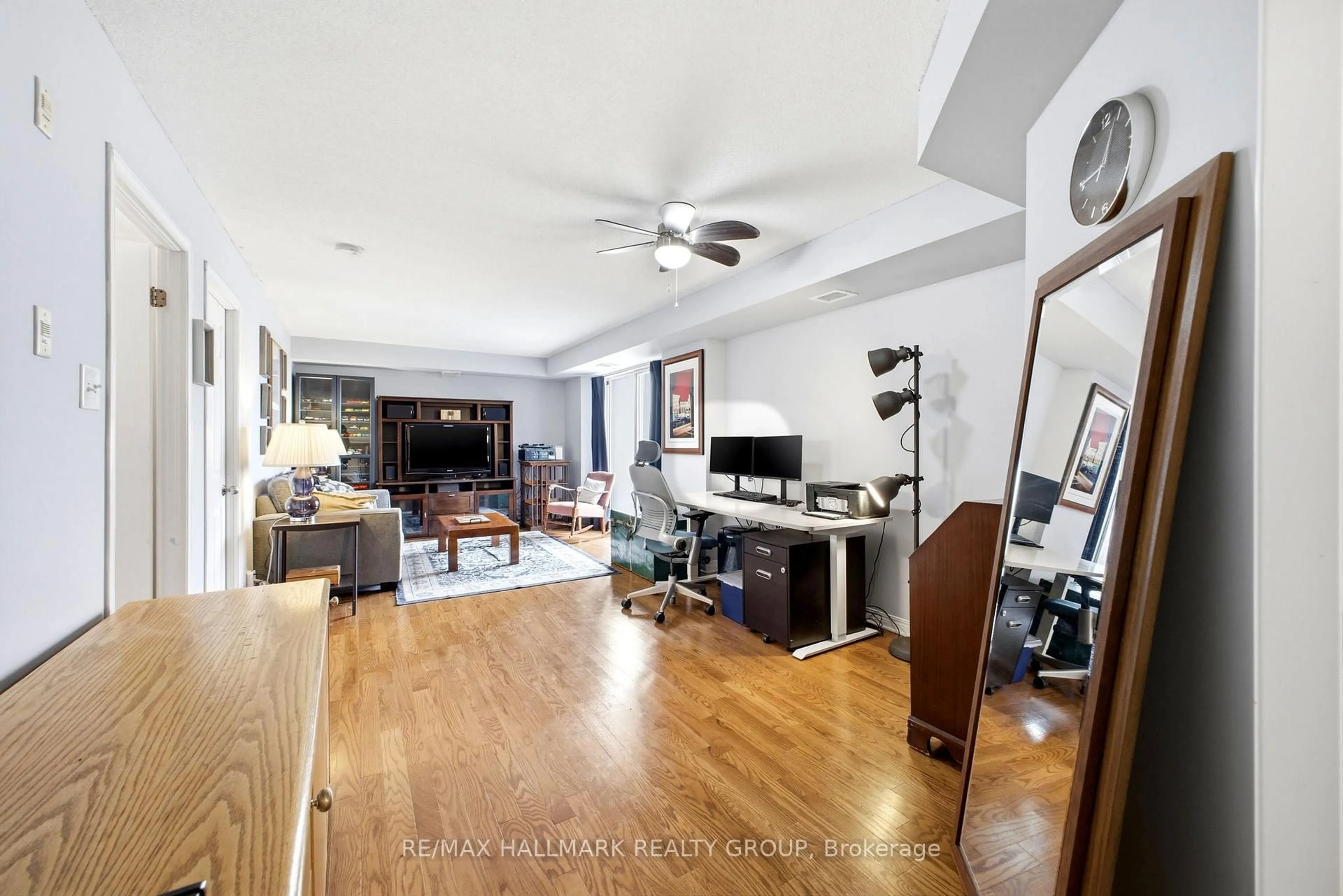 Living room with furniture, unknown for 429 Somerset St #PH13, Ottawa Ontario K2P 2P5