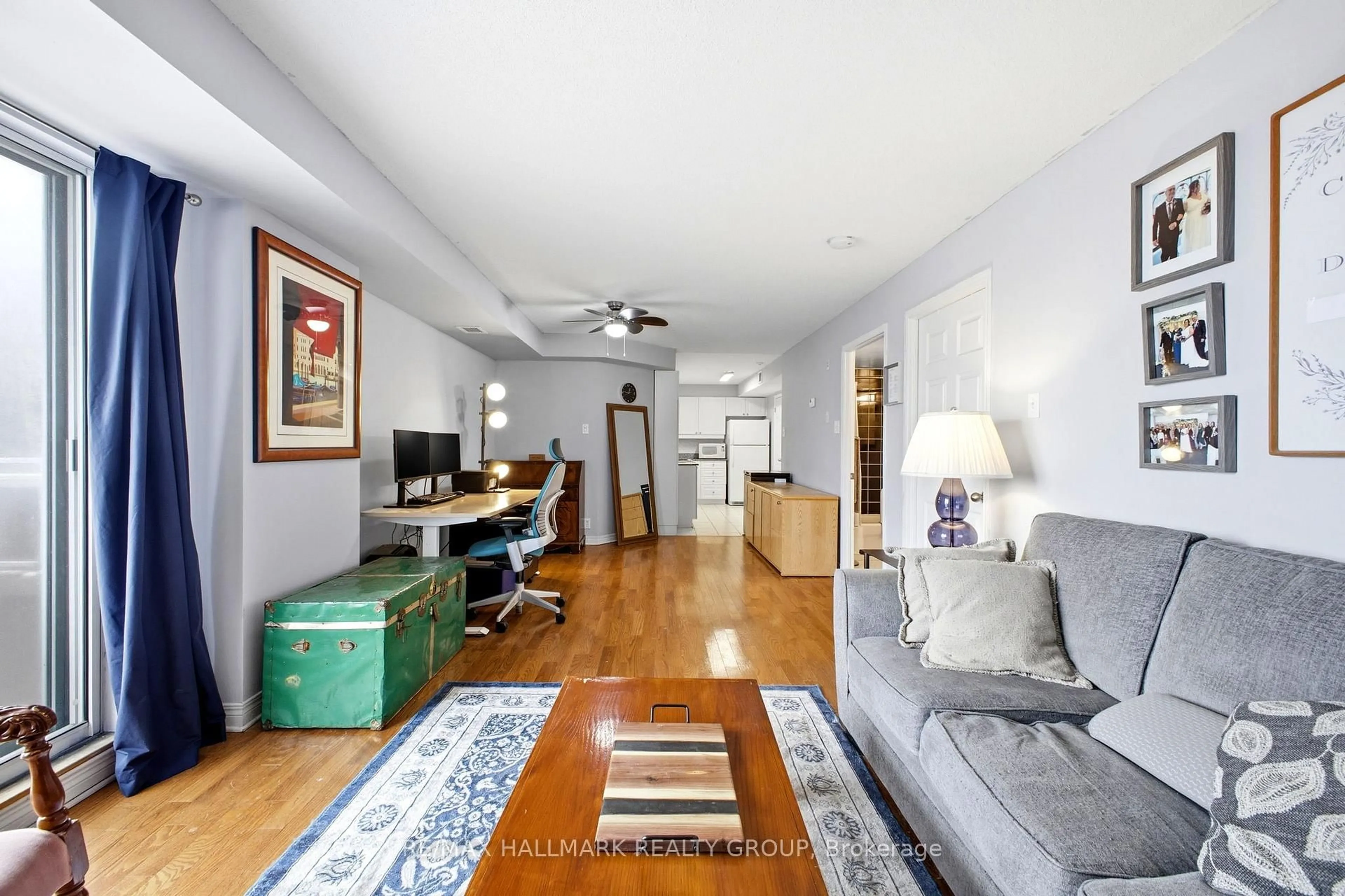 Living room with furniture, unknown for 429 Somerset St #PH13, Ottawa Ontario K2P 2P5