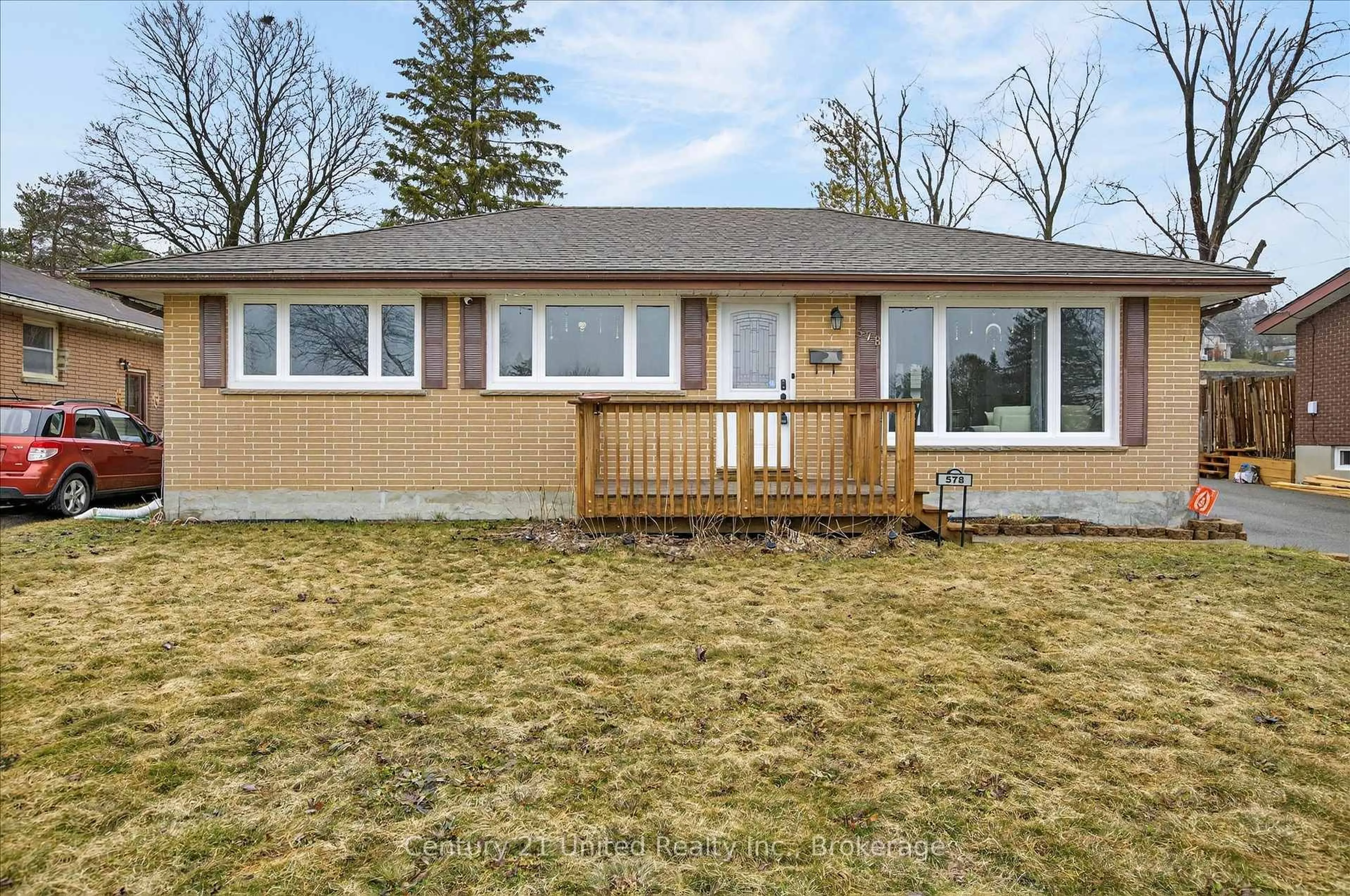 Home with vinyl exterior material, unknown for 578 Hillside St, Peterborough Ontario K9H 5N6