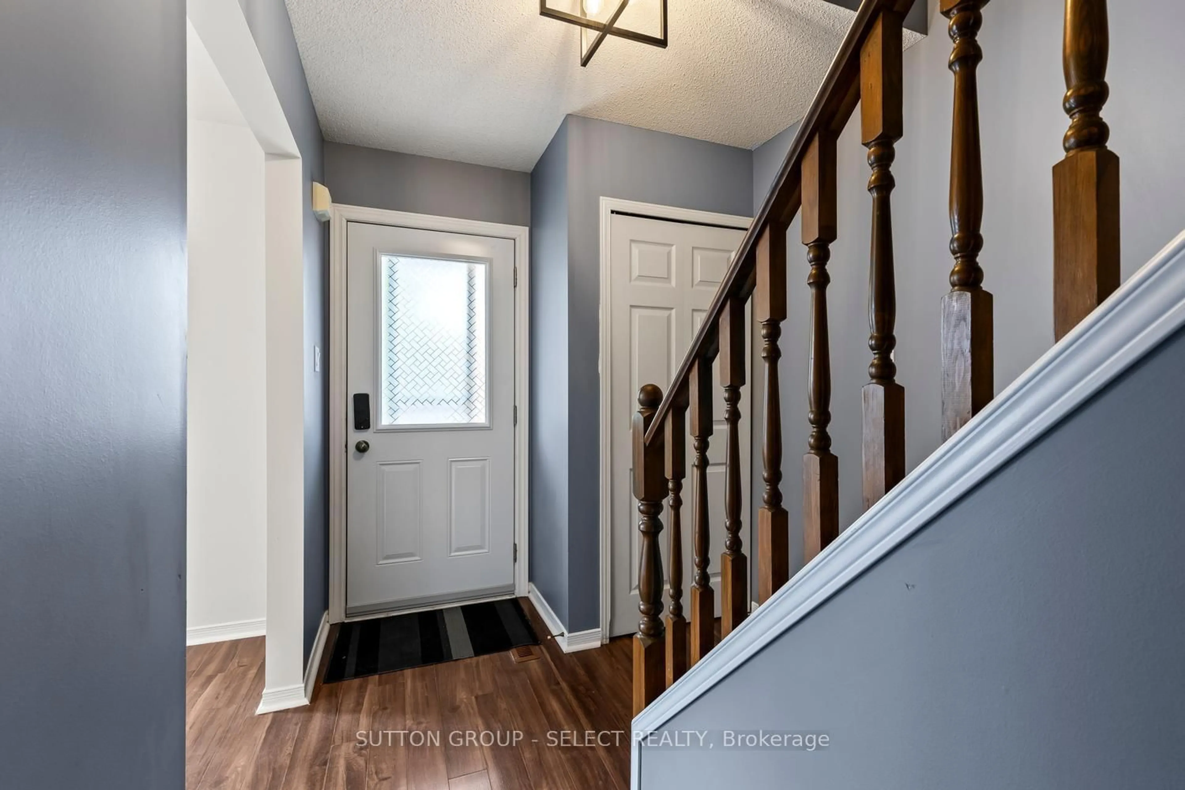 Indoor entryway for 20 Kernohan Pkwy #16, London South Ontario N6J 4Y3