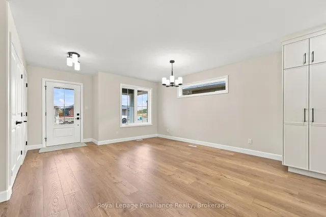 100 HASTINGS PARK Dr, Belleville 4
