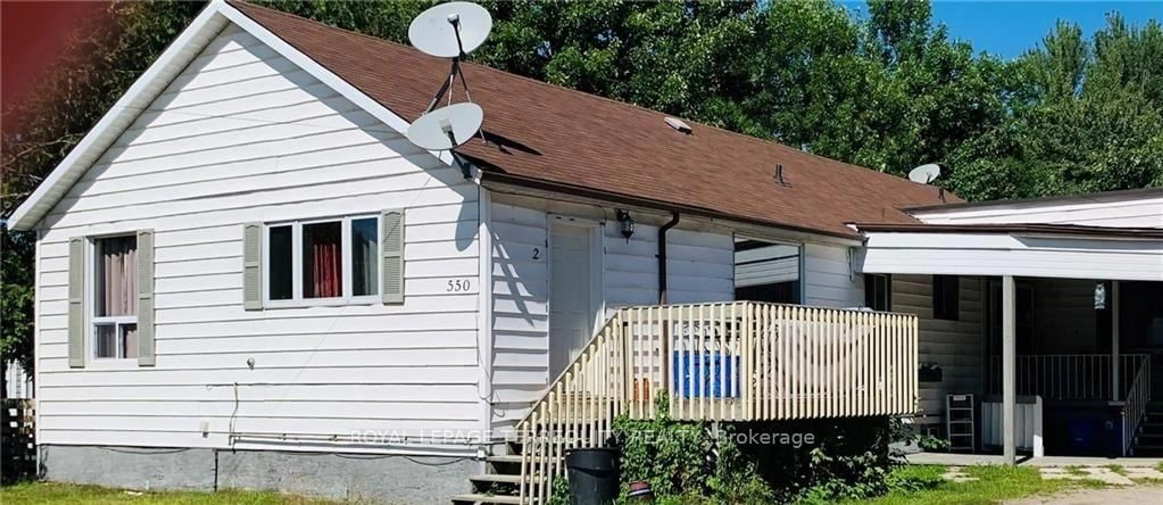 Home with vinyl exterior material, street for 550 Lakeshore Dr, North Bay Ontario P1A 2E6