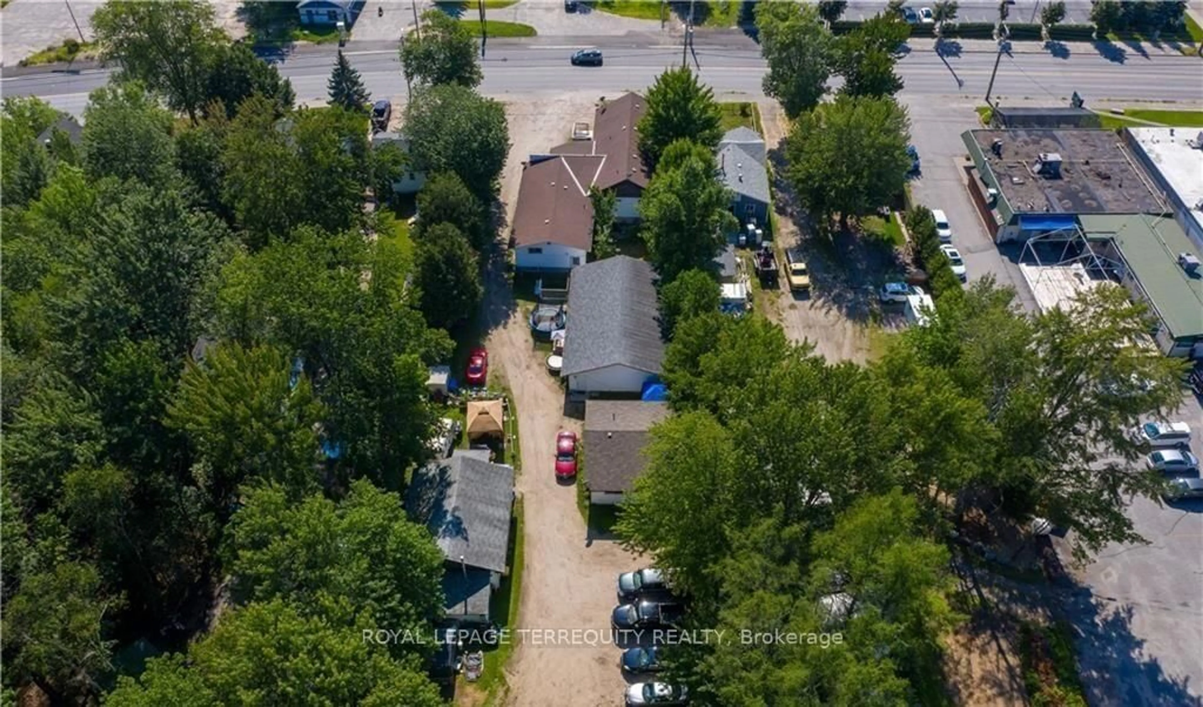 A pic from outside/outdoor area/front of a property/back of a property/a pic from drone, street for 550 Lakeshore Dr, North Bay Ontario P1A 2E6