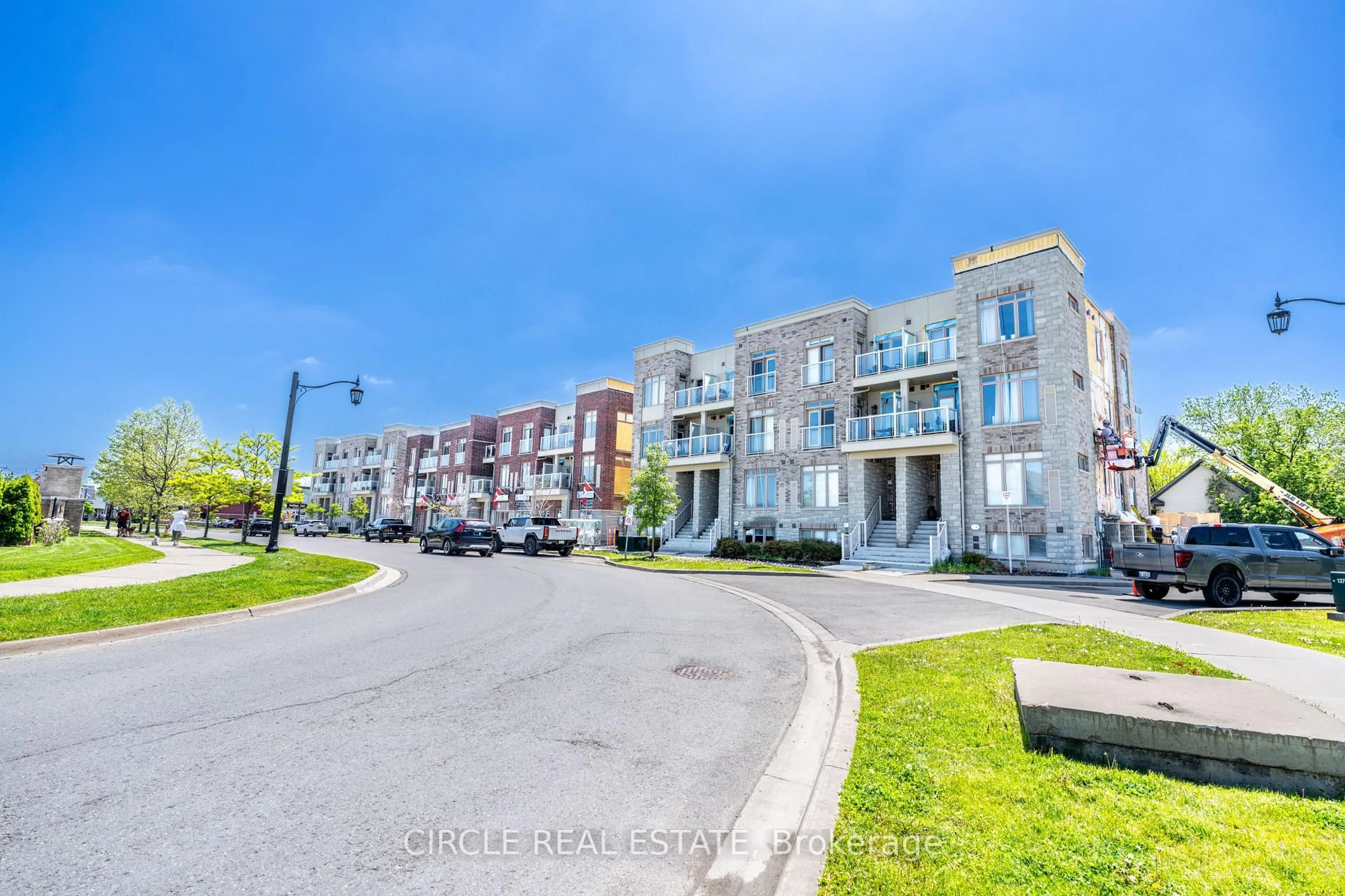 A pic from outside/outdoor area/front of a property/back of a property/a pic from drone, street for 5016 Serena Dr #7, Lincoln Ontario L3J 0T2