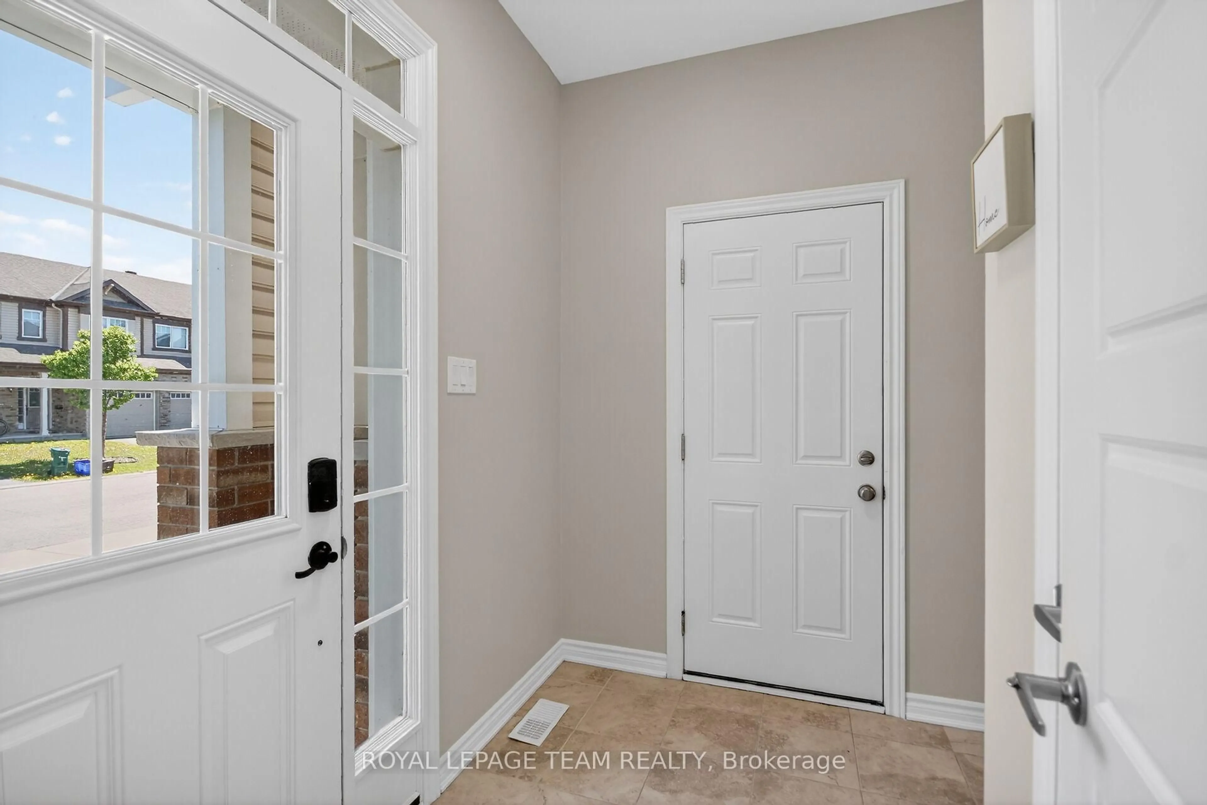 Indoor entryway for 314 Song Sparrow St, Ottawa Ontario K2J 5W5