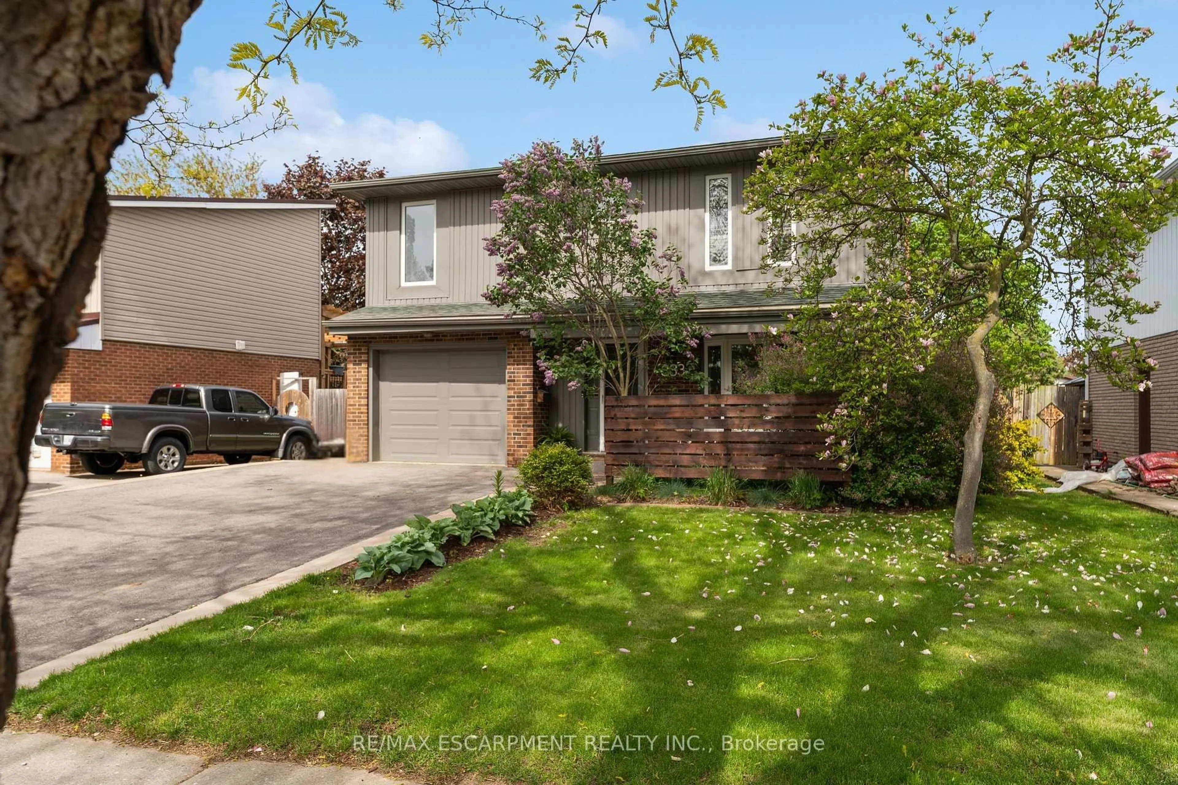 Home with brick exterior material, street for 383 Brantwood Park, Brantford Ontario N3P 1G9