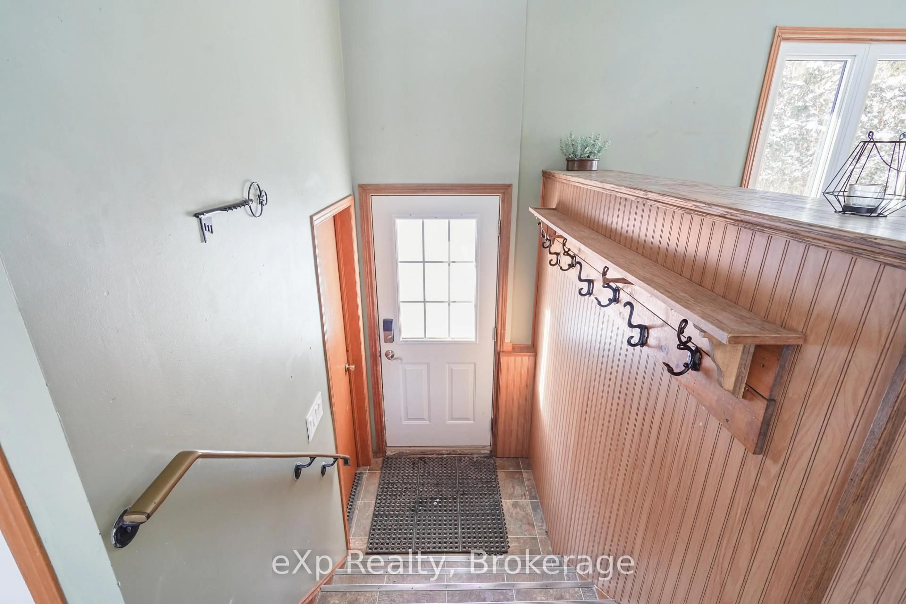 Indoor entryway for 78 Victoria Ave, South Huron Ontario N0M 1M0