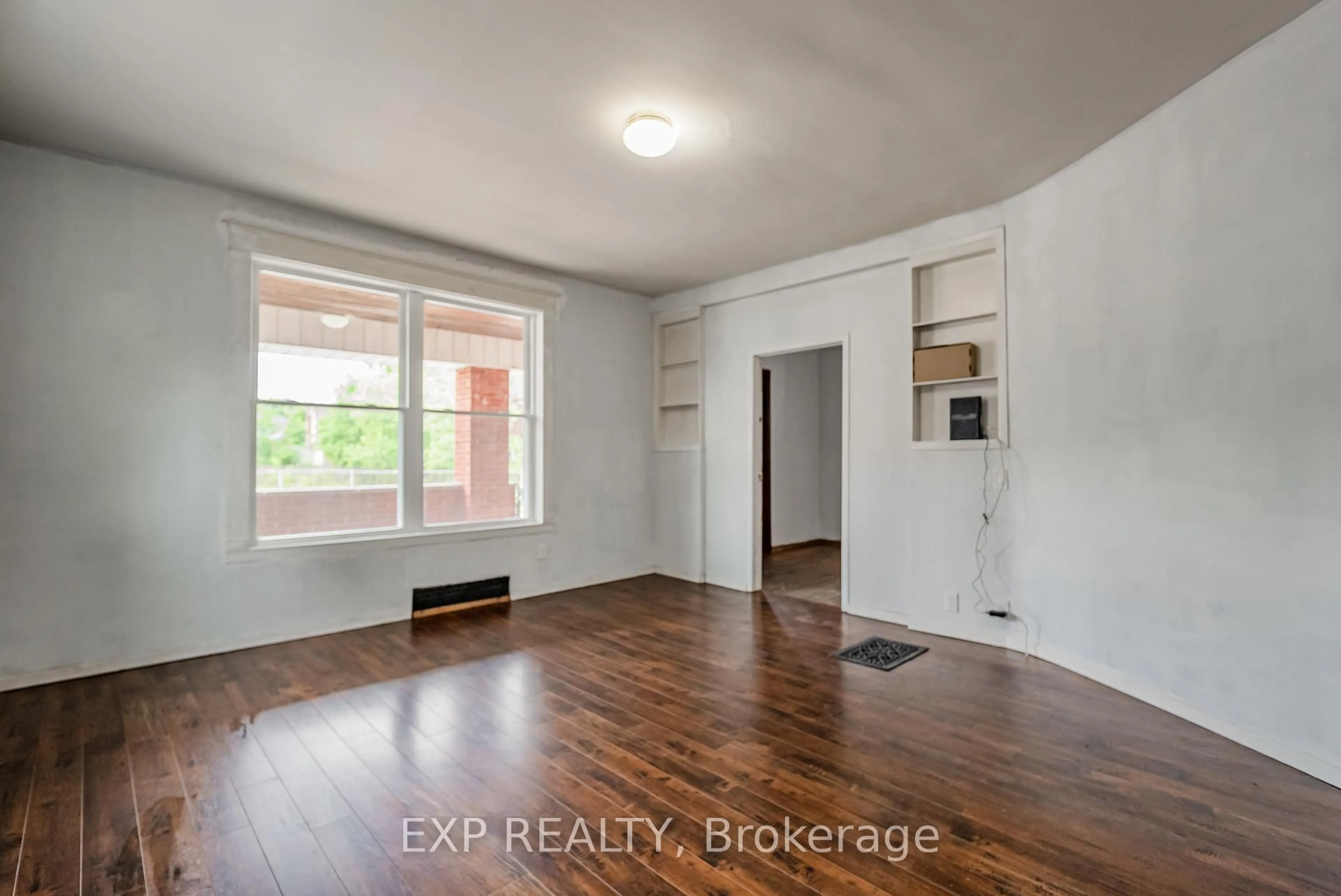 A pic of a room for 4865 ARMOURY St, Niagara Falls Ontario L2E 1S9