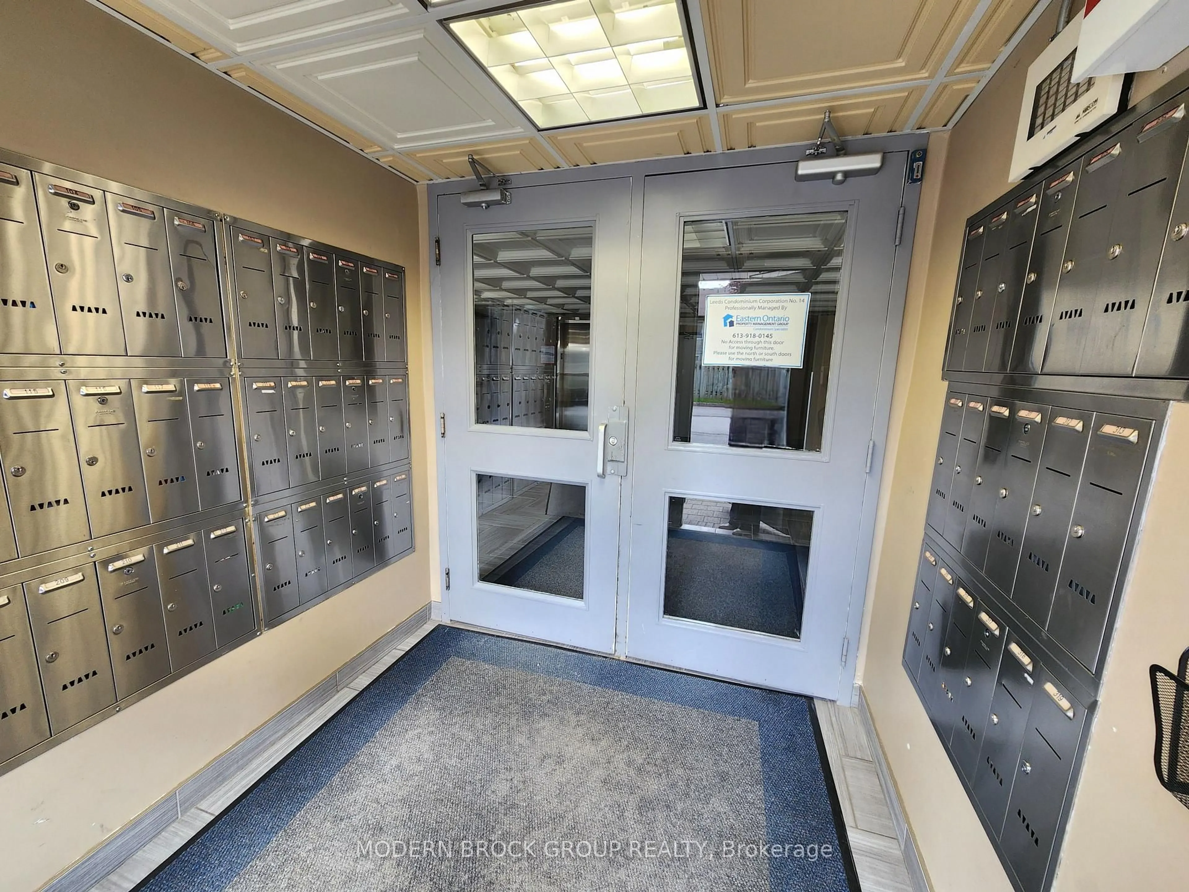Indoor foyer for 820 LAURIER Blvd #110, Brockville Ontario K6V 6Z2